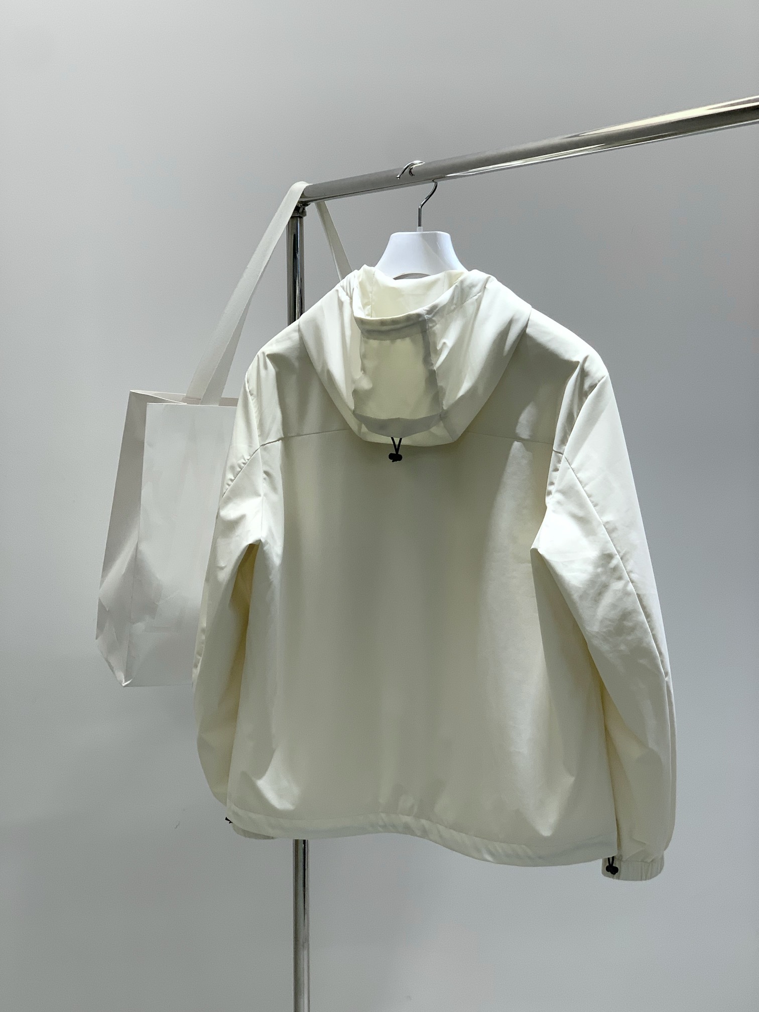 ，Moncler 蒙口，2025秋冬最新品，专柜同步有售，原单狠货，时尚休闲➕薄棉连帽夹克外套，上身舒适