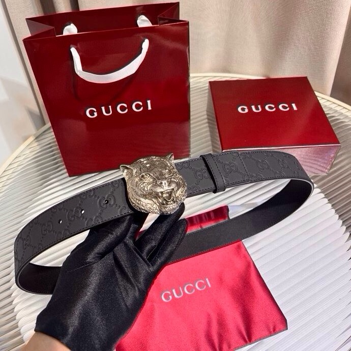  古奇 宽4.0cm 新款 GG Marmont系列延续品牌传承，为全新系列注入趣致新意。标志性老虎头腰