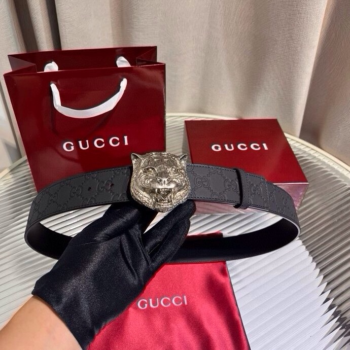  古奇 宽4.0cm 新款 GG Marmont系列延续品牌传承，为全新系列注入趣致新意。标志性老虎头腰