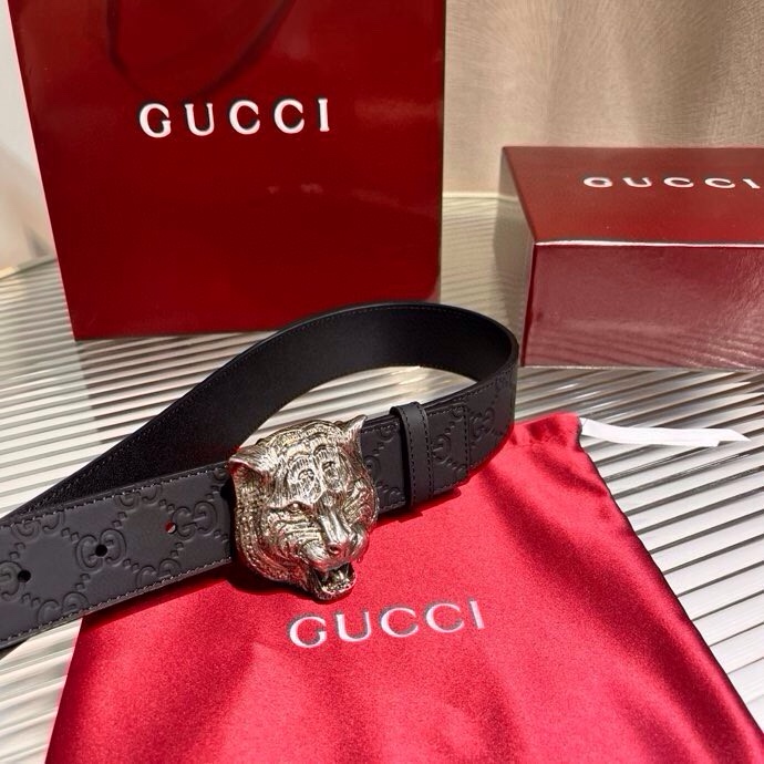  古奇 宽4.0cm 新款 GG Marmont系列延续品牌传承，为全新系列注入趣致新意。标志性老虎头腰