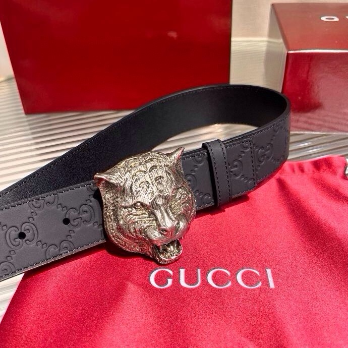  古奇 宽4.0cm 新款 GG Marmont系列延续品牌传承，为全新系列注入趣致新意。标志性老虎头腰