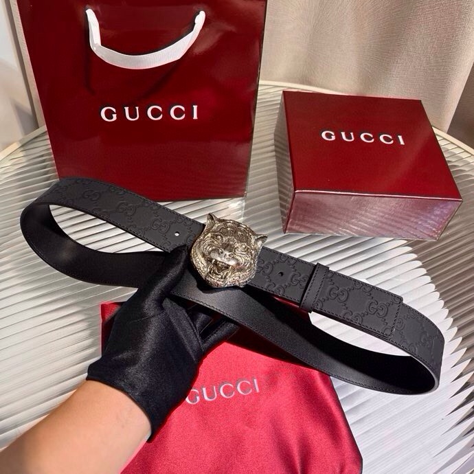  古奇 宽4.0cm 新款 GG Marmont系列延续品牌传承，为全新系列注入趣致新意。标志性老虎头腰