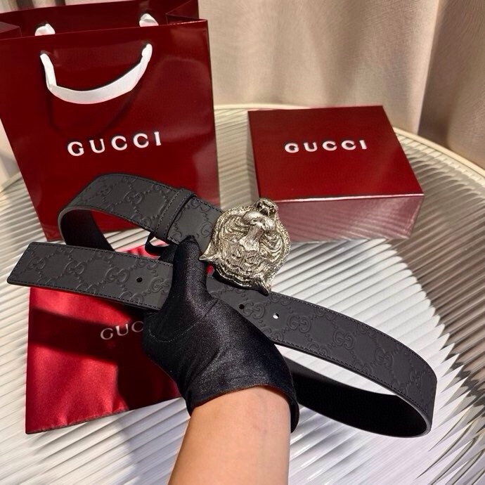  古奇 宽4.0cm 新款 GG Marmont系列延续品牌传承，为全新系列注入趣致新意。标志性老虎头腰