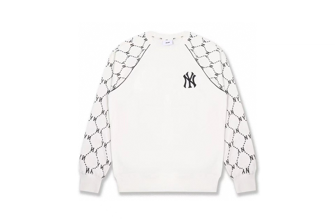💰150包邮
【高端品质】2024秋冬最新MLB/NY洋基队【插肩袖拼接砖石款】男女同款情侣插肩袖拼接钻石老花圆领套头卫衣，面料采用纯棉毛圈，上身亲肤舒适，且不起球不变形， 胸前精密刺绣点睛之笔插肩袖拼接钻石印花时尚新颖，绝不放过一处细节情侣同款卫衣，时尚又浪漫!让我眼前一亮!这款卫衣的设计灵感来源于钻石老花，时尚感十足，圆领设计更是增添了几分青春活力。低调中透露出高级感，无论是男生还是女生，都能轻松驾驭。更值得一提的是，这款卫衣是春秋款，既可以作为内搭，也可以单独穿着，实用性超强!如果你正在寻找一款既时尚又浪漫的情侣同款卫衣，那么这款产品值得拥有 
颜色：黑色 白色 
尺码：S～XXL（图九）