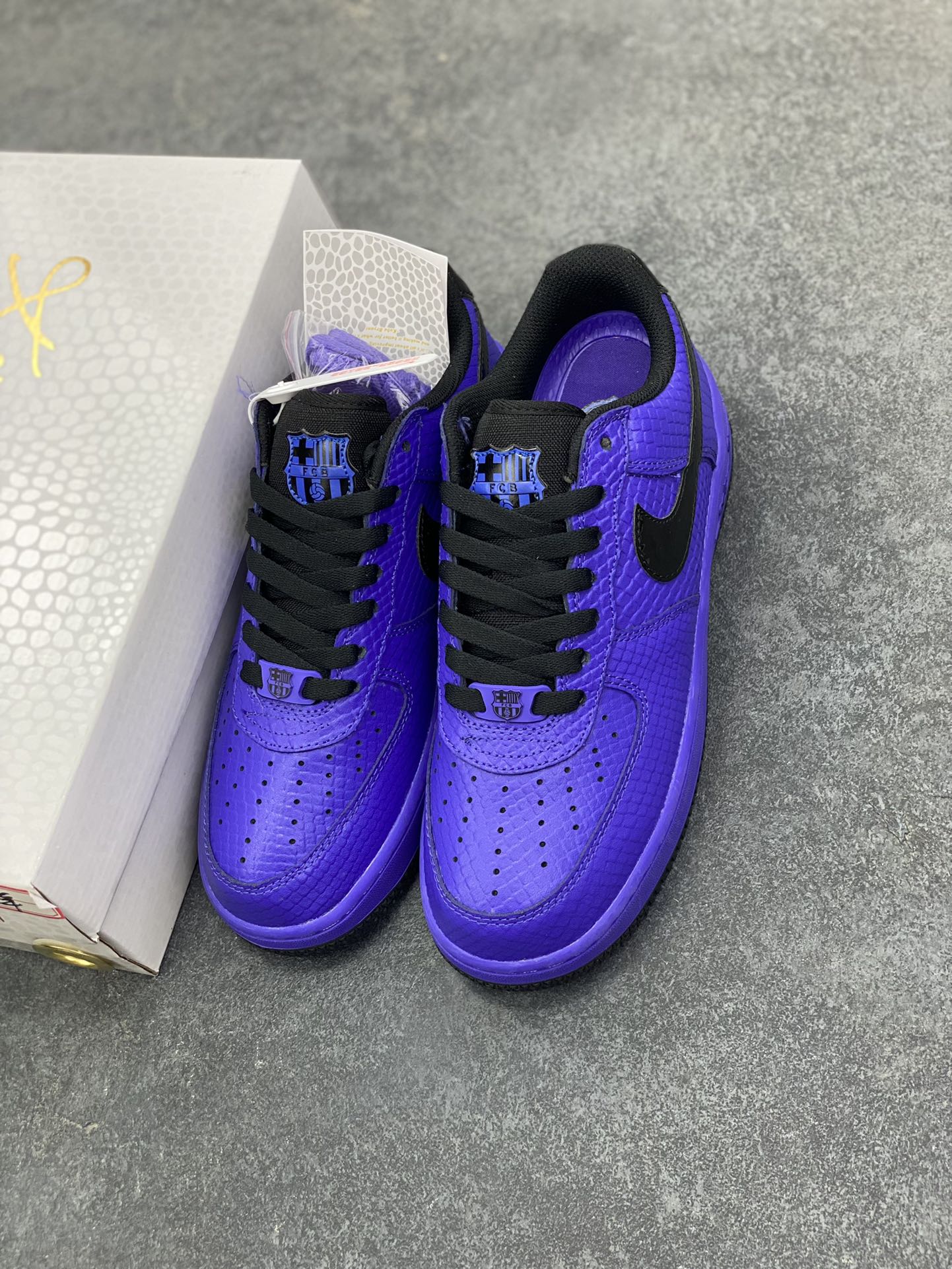 图片[8]-Nike Air Force 1 Low 科比 空军一号低帮运动休闲板鞋 原楦头原纸板 打造纯正空军版型 专注外贸渠道 全掌内置蜂窝气垫 原盒配件 原厂中底钢印、拉帮完美 货号：II7062-500 尺码：36 36.5 37.5 38 38.5 39 40 40.5 41 42 42.5 43 44 44.5 45-选品中心