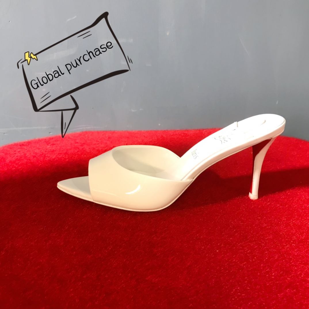 NO:337451,High-end customized autumn and winter classic series!  H8Cm, size 34-42. Genuine leather large sole, custom-made models are not returned or exchanged. L572-001. White Sexy Leather. White Sheepskin. Standard European Size Official Website Picture Reference:L572-001 Color:white/whitw Material:patent leather Lining:goat leather Heel height:8cm Sole:leather sole Size:EUR 34-42 (US 4-11):,,christian louboutin,sheepskin,Leather soles19860909高端订制 秋冬精典款系列！ H8Cm,尺码34-42码. 真皮大底,订制款不退不换.L572-001.白色柒皮.白色羊皮里. 标准欧码 官网图 Reference:L572-001 Color:white/whitw Material:patent leather Lining:goat leather Heel heigh:8cm Sole:leather sole Size:EUR 34－42（US 4一11) :,,christian louboutin,sheepskin,Leather soles,Women's Shoes