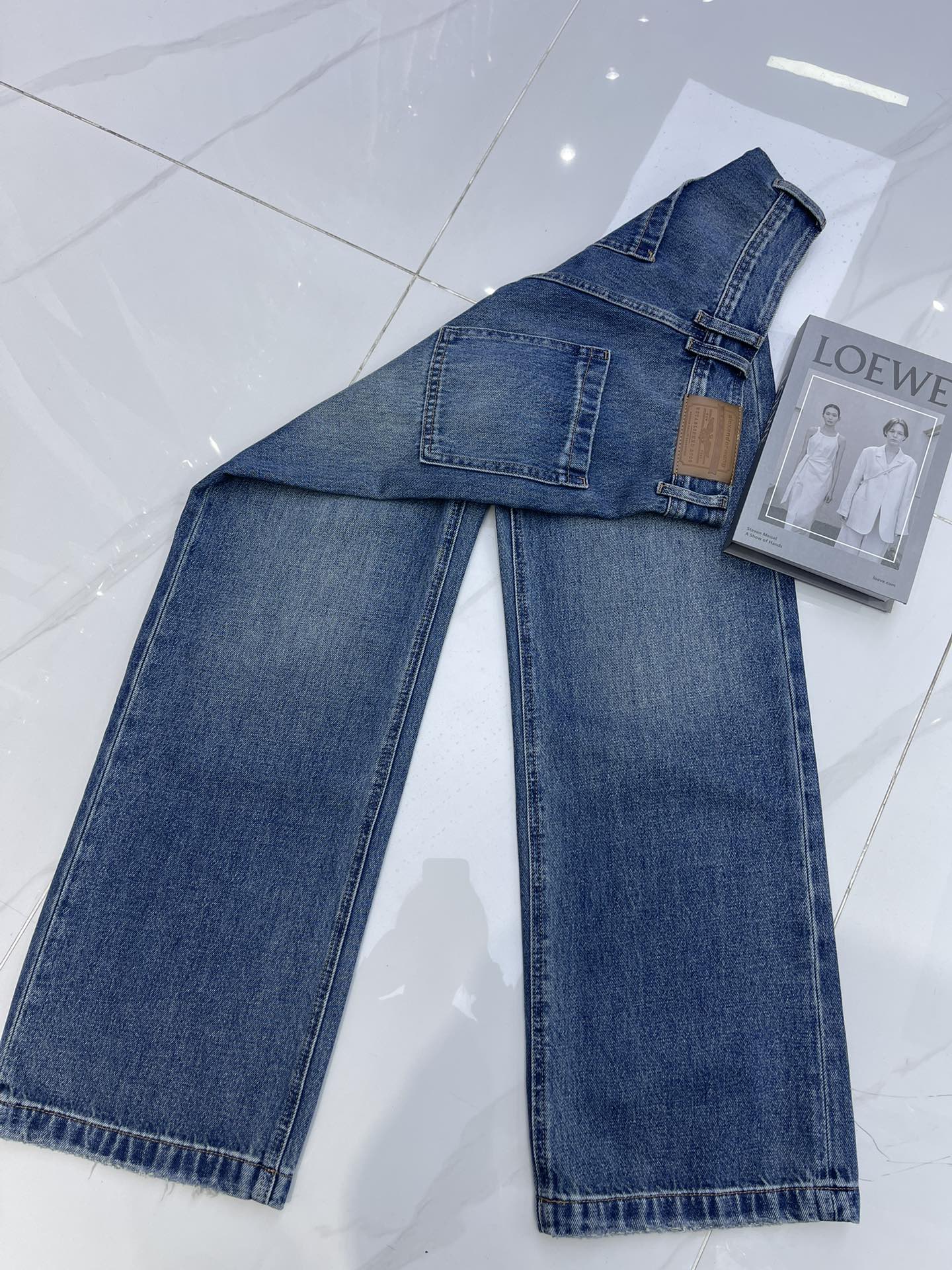 Alexander Wang Vintage Wash Denim Straight Leg Jeans - High-Waisted, Relaxed Fit 6 i1757044280 5526 3