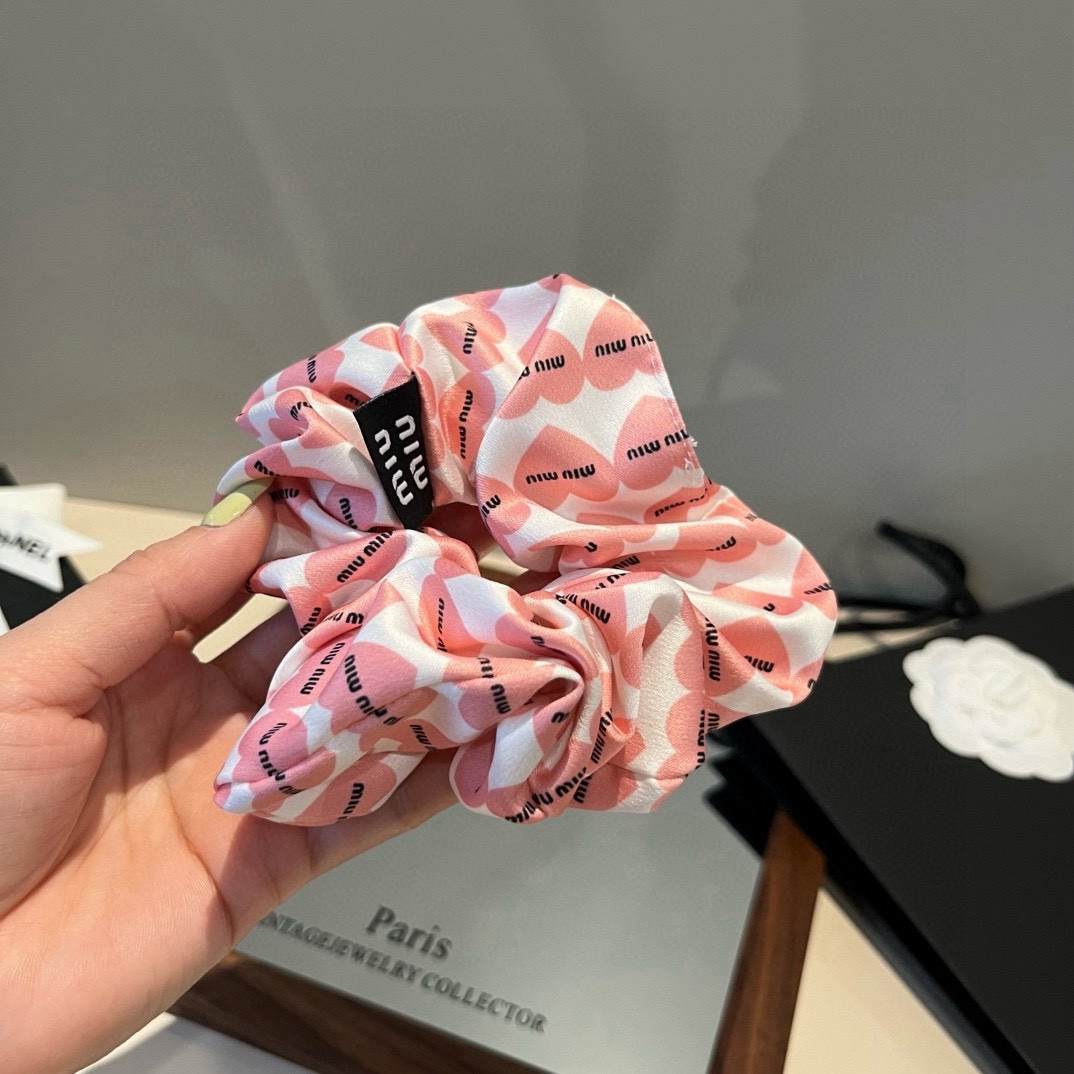 🆕

缪缪miumiu新款发圈