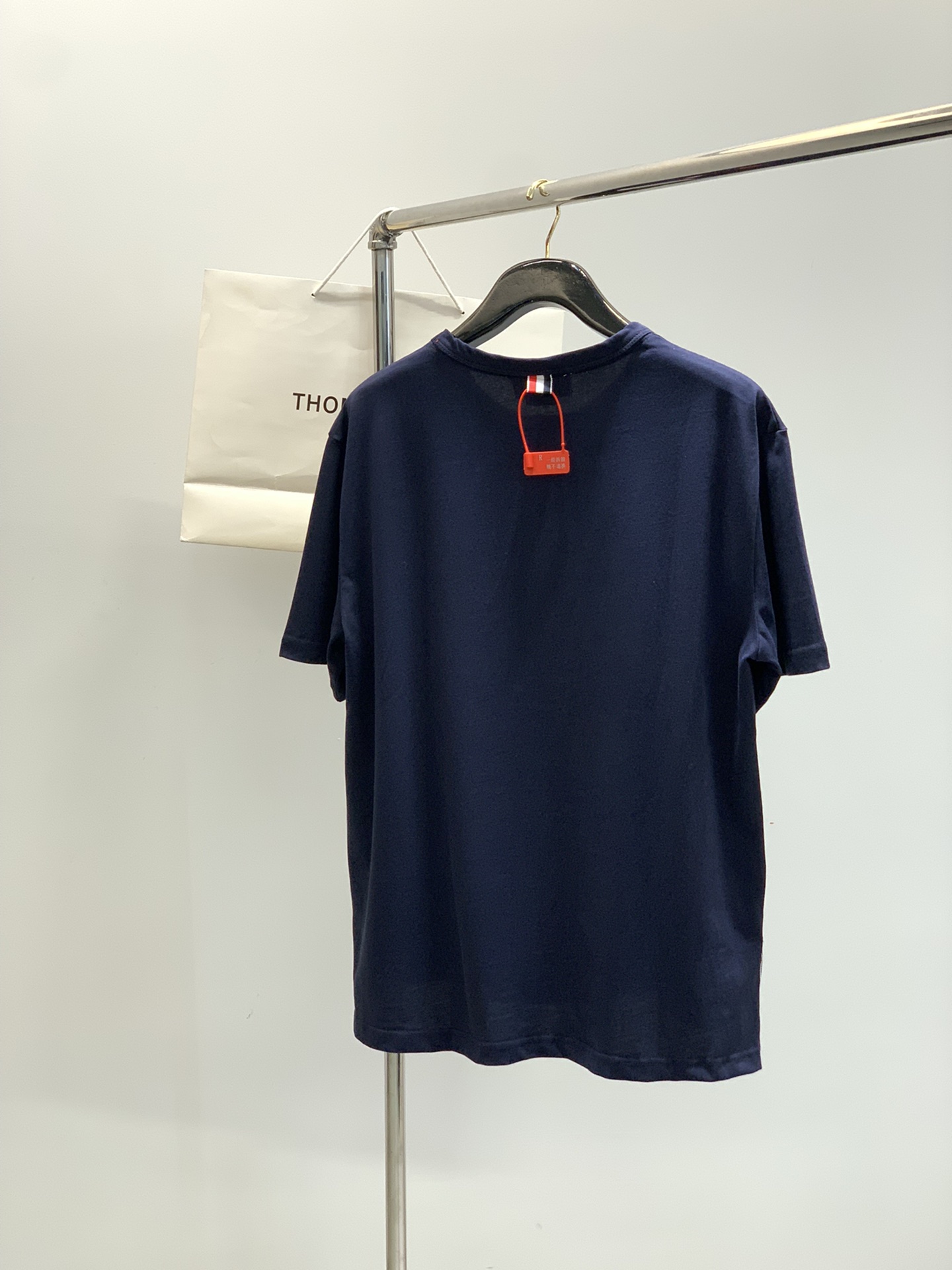 ，Thom Browne 汤姆·布朗 ，2025夏季最新品，时尚休闲圆领短袖T恤，专柜同步有售，原单狠货