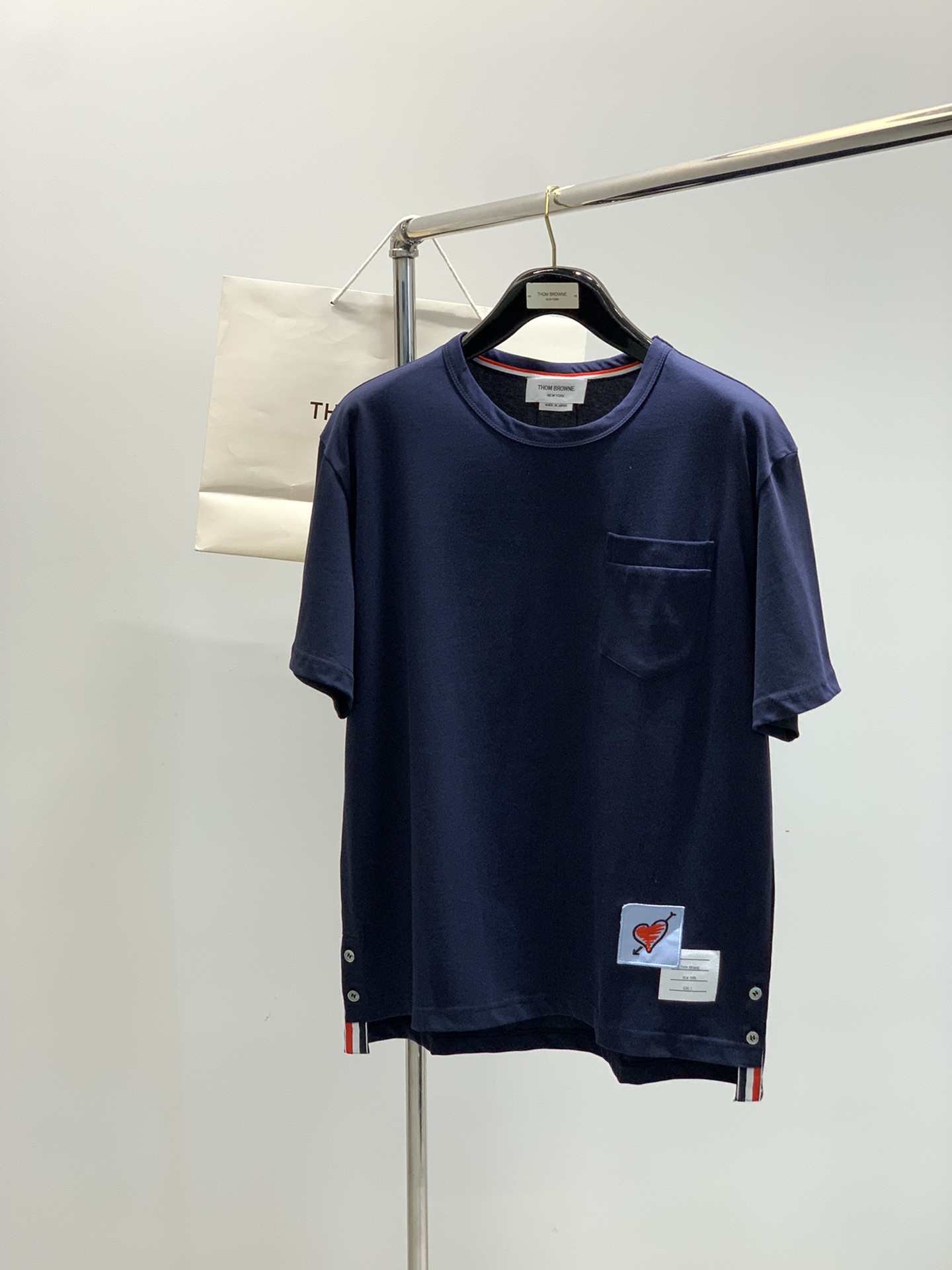 ，Thom Browne 汤姆·布朗 ，2025夏季最新品，时尚休闲圆领短袖T恤，专柜同步有售，原单狠货