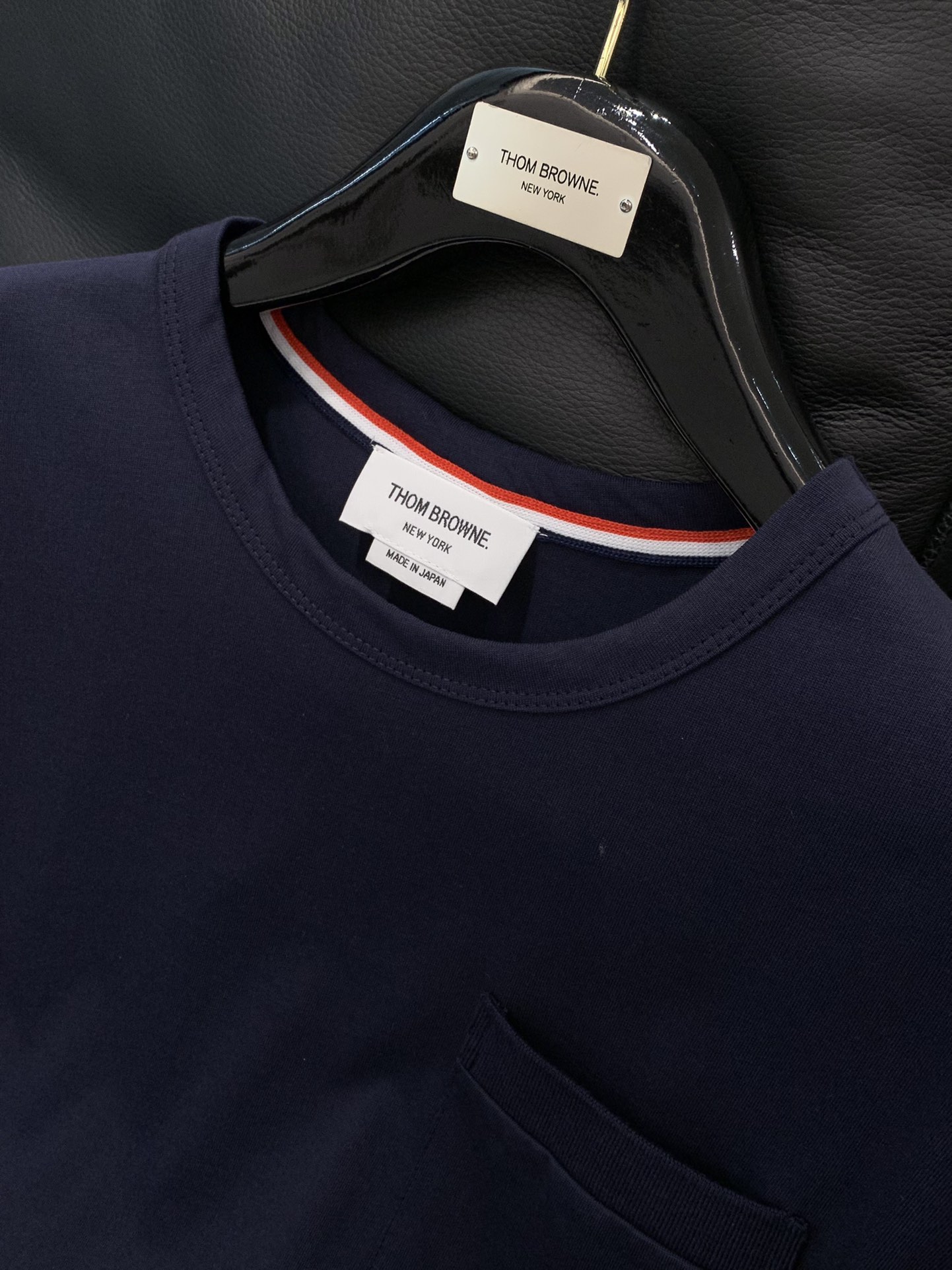 ，Thom Browne 汤姆·布朗 ，2025夏季最新品，时尚休闲圆领短袖T恤，专柜同步有售，原单狠货