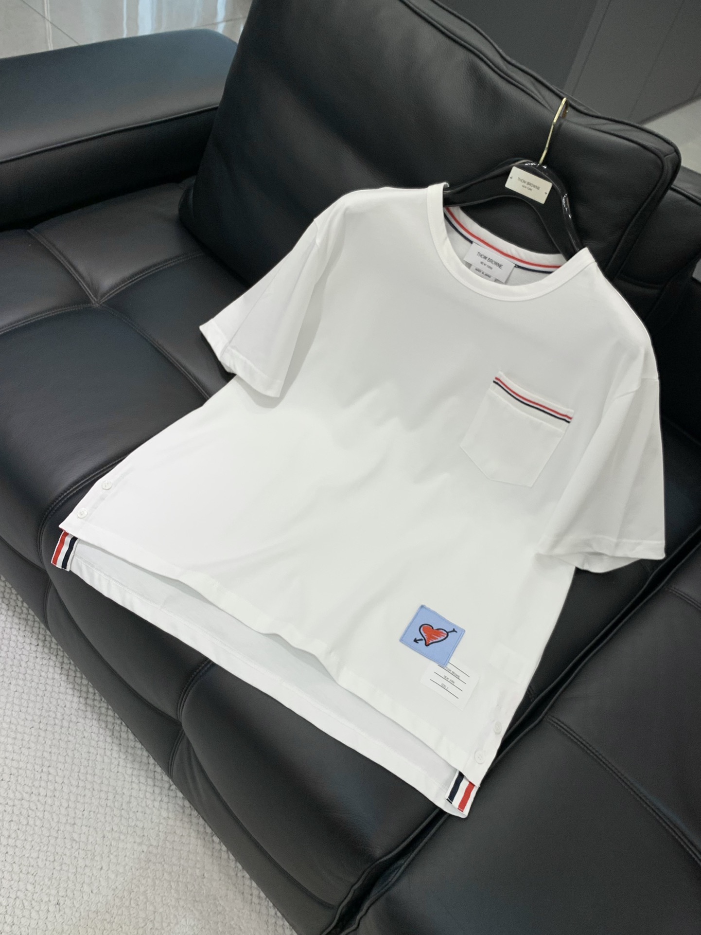 ，Thom Browne 汤姆·布朗 ，2025夏季最新品，时尚休闲圆领短袖T恤，专柜同步有售，原单狠货