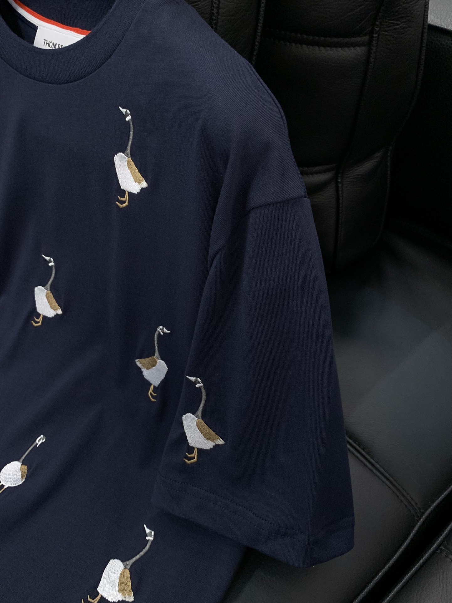 ，Thom Browne 汤姆·布朗 ，2025夏季最新品，时尚休闲圆领短袖T恤，专柜同步有售，原单狠货