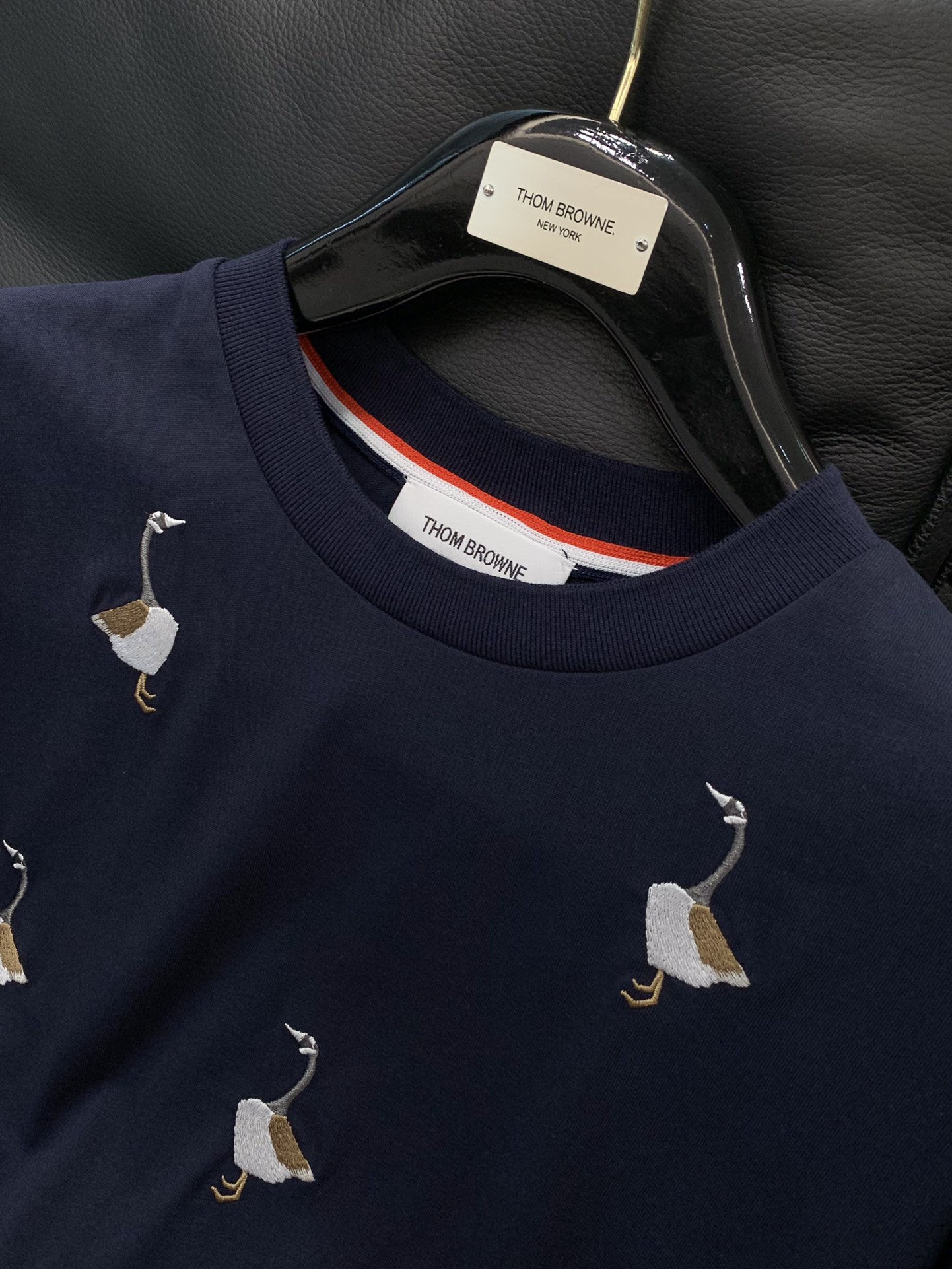 ，Thom Browne 汤姆·布朗 ，2025夏季最新品，时尚休闲圆领短袖T恤，专柜同步有售，原单狠货