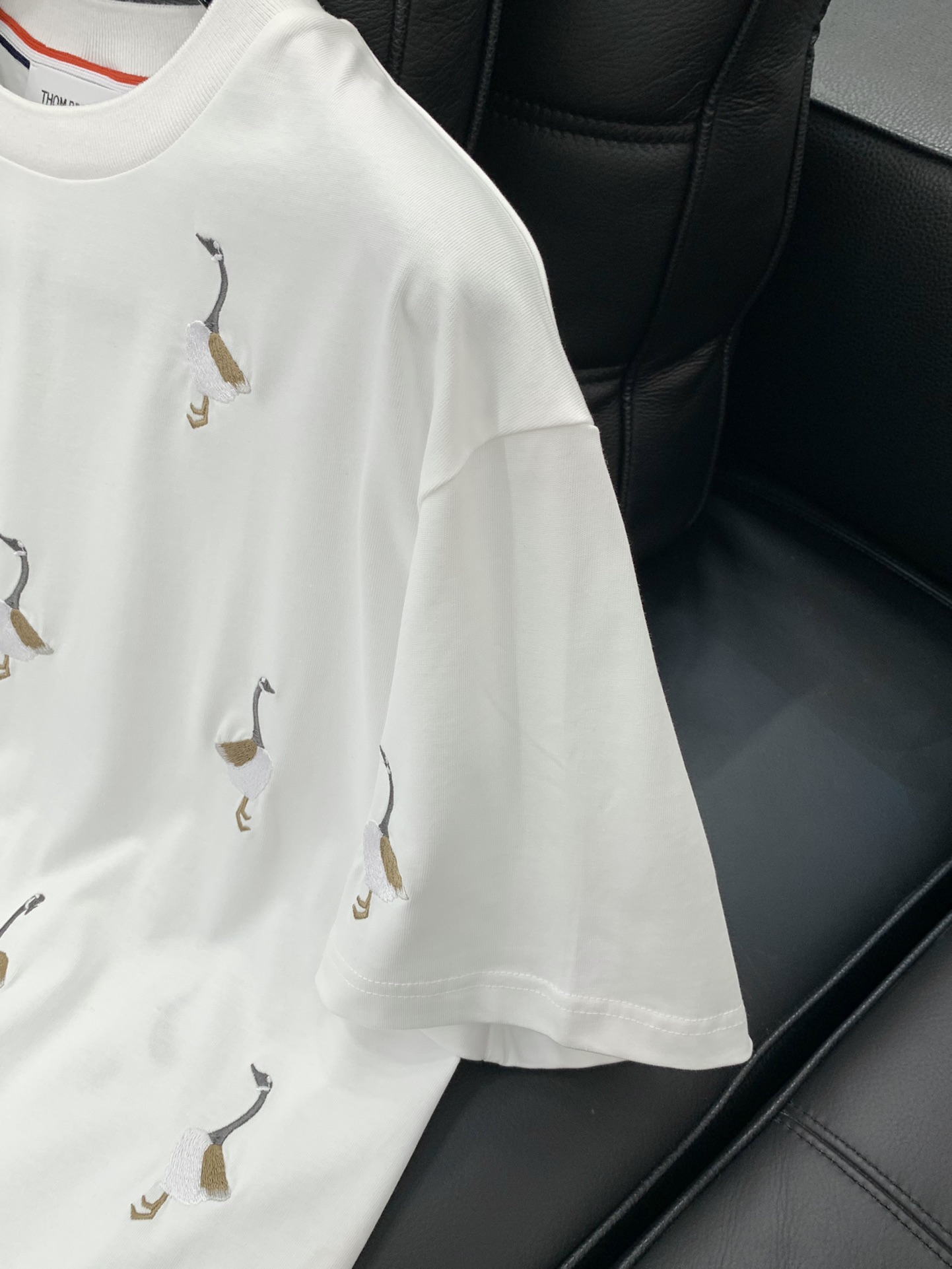 ，Thom Browne 汤姆·布朗 ，2025夏季最新品，时尚休闲圆领短袖T恤，专柜同步有售，原单狠货