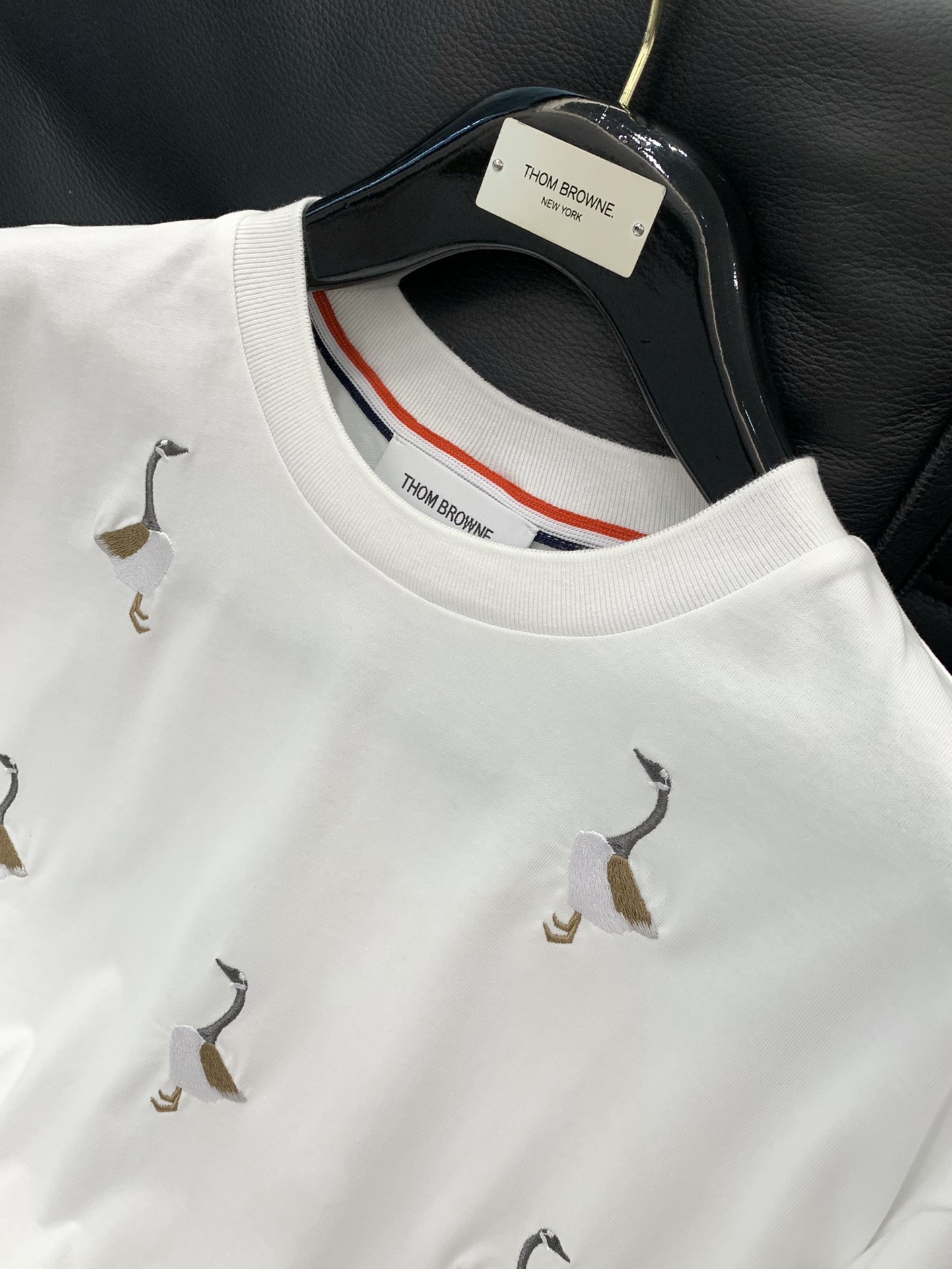 ，Thom Browne 汤姆·布朗 ，2025夏季最新品，时尚休闲圆领短袖T恤，专柜同步有售，原单狠货