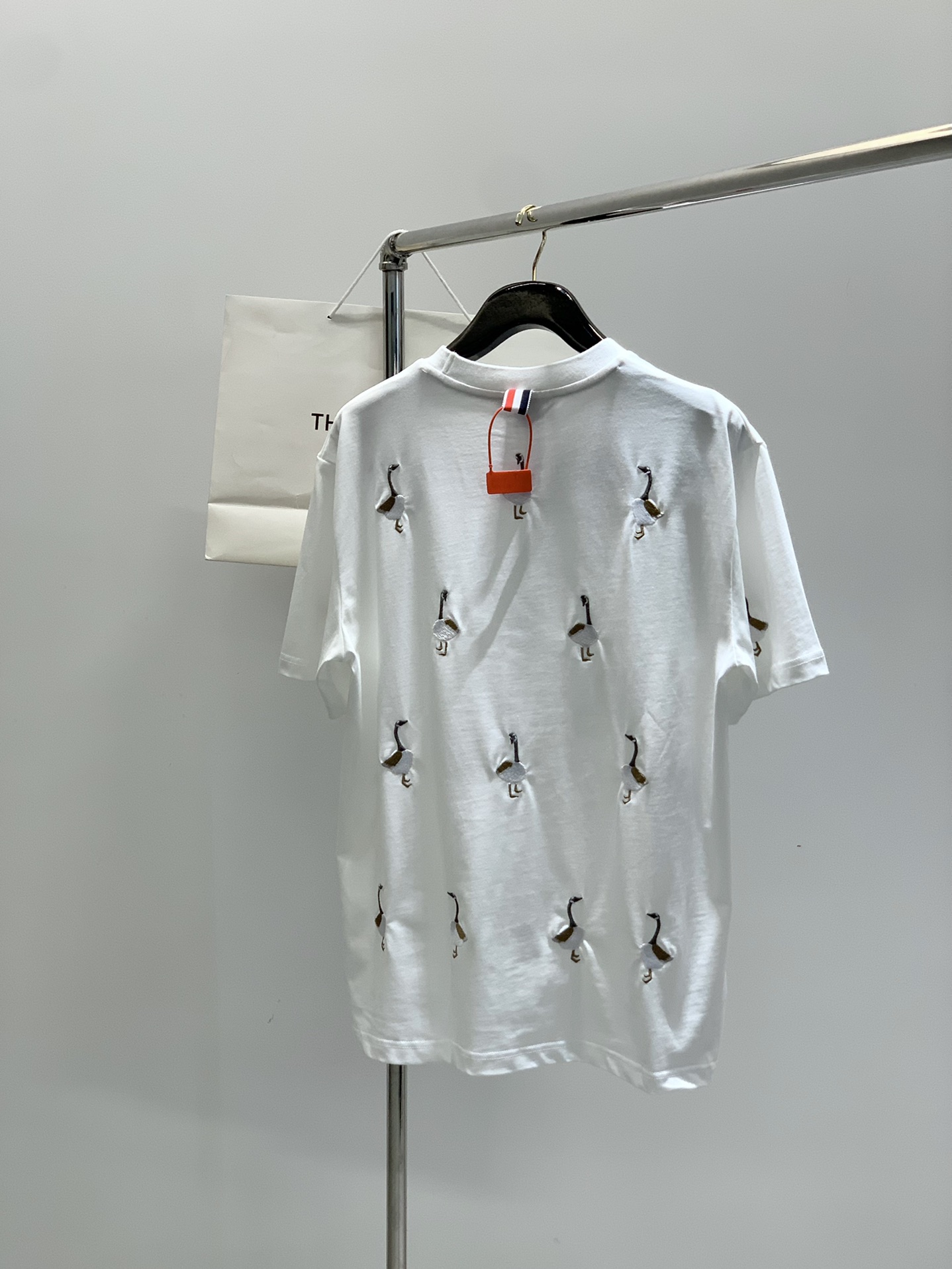 ，Thom Browne 汤姆·布朗 ，2025夏季最新品，时尚休闲圆领短袖T恤，专柜同步有售，原单狠货