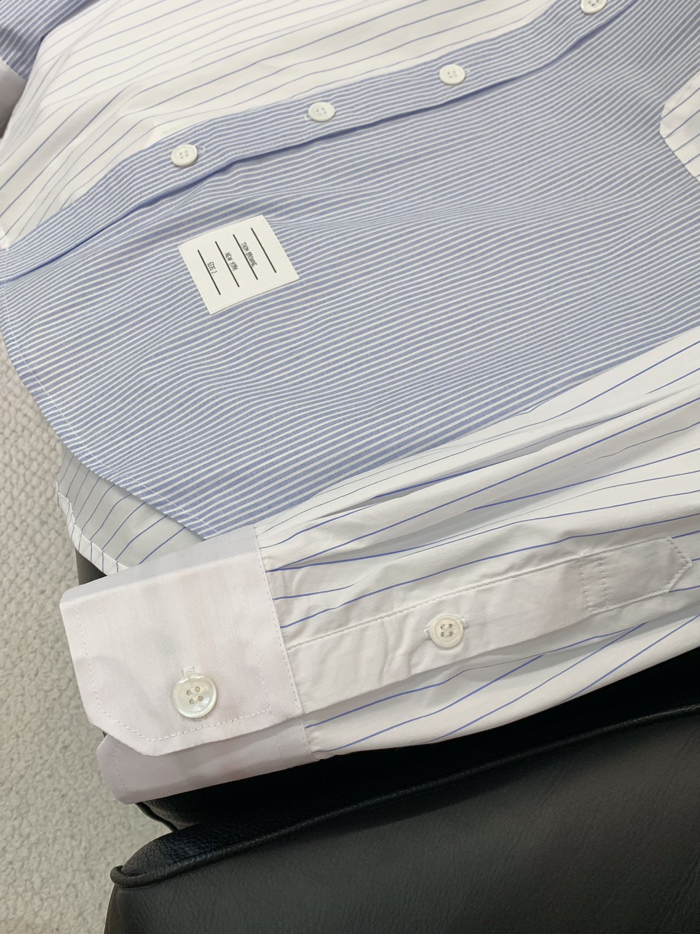 ，Thom Browne 汤姆·布朗 ，2025秋季最新品，时尚休闲长袖衬衫，专柜同步有售，原单狠货，采