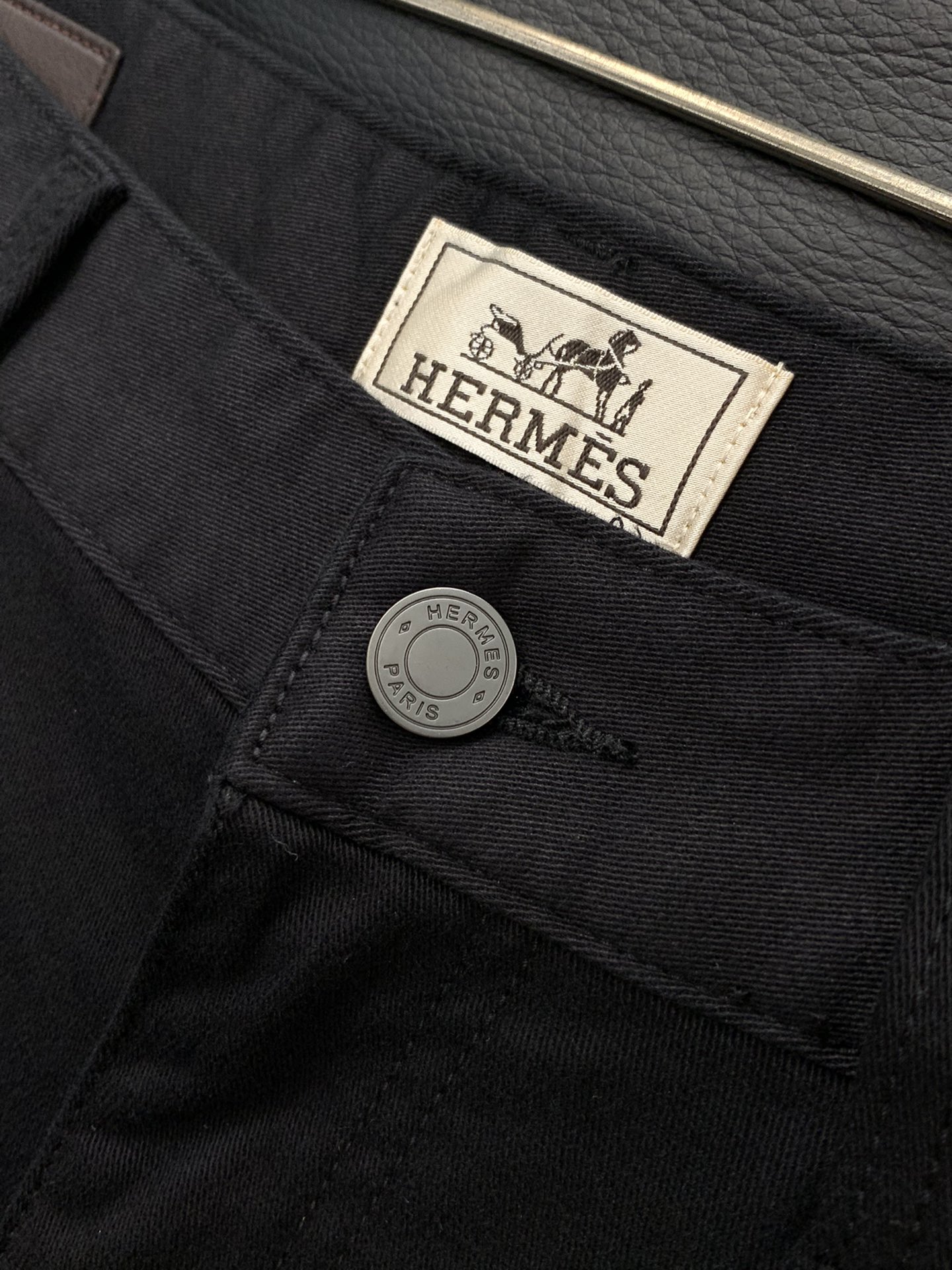 ，Hermès 爱马仕，2025秋季最新品，专柜同步有售，原单狠货，时尚休闲裤，定制进口原版面料，舒适透