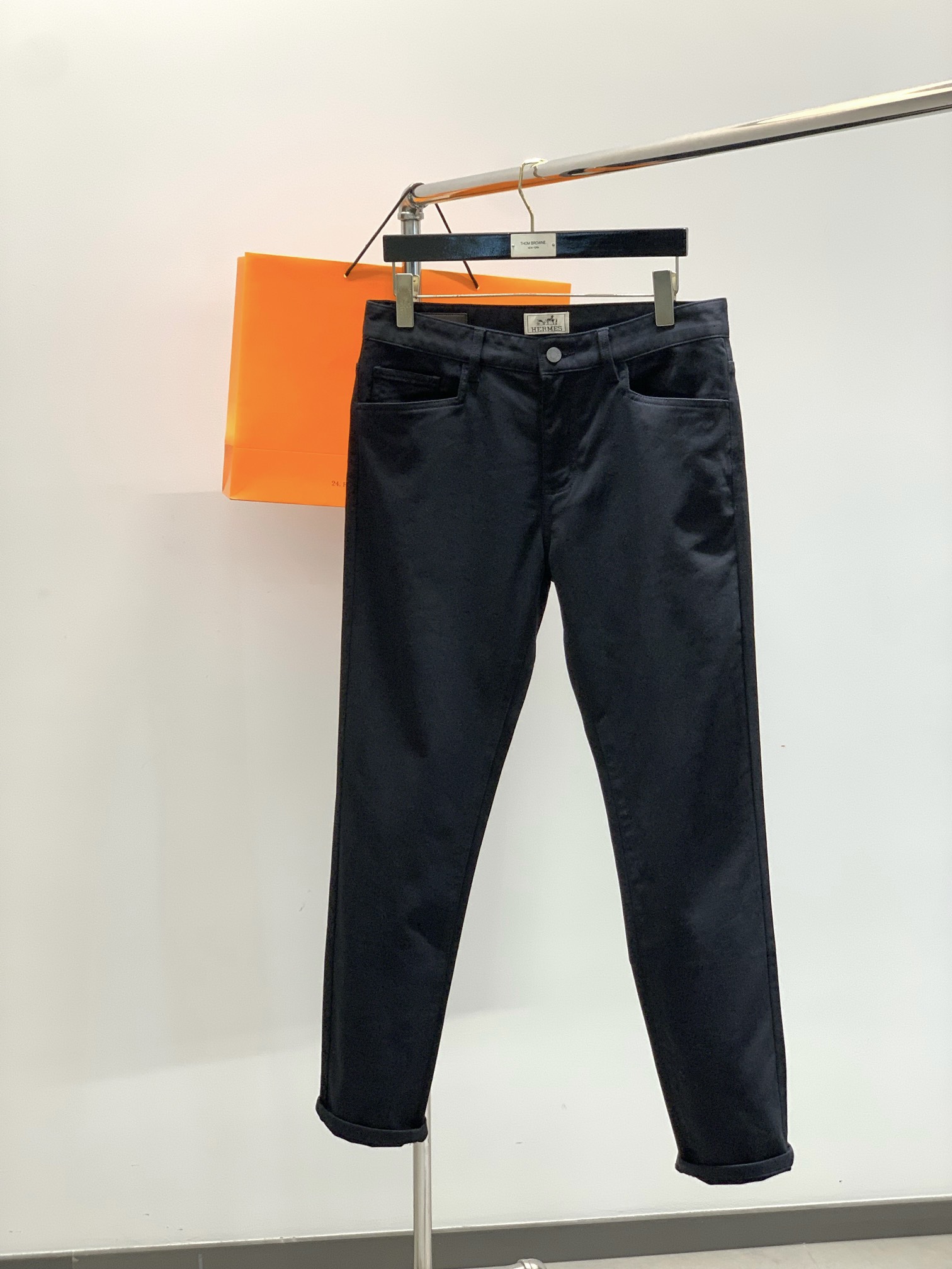 ，Hermès 爱马仕，2025秋季最新品，专柜同步有售，原单狠货，时尚休闲裤，定制进口原版面料，舒适透