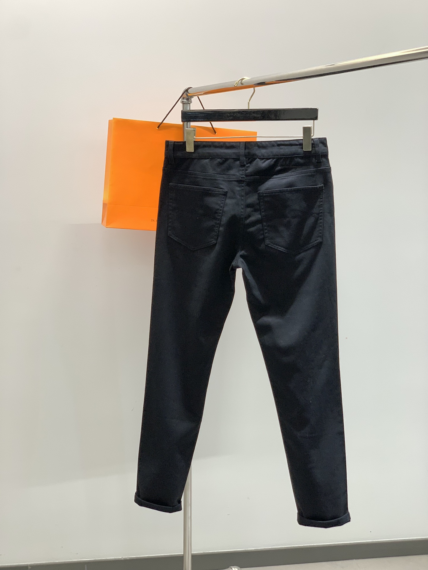 ，Hermès 爱马仕，2025秋季最新品，专柜同步有售，原单狠货，时尚休闲裤，定制进口原版面料，舒适透