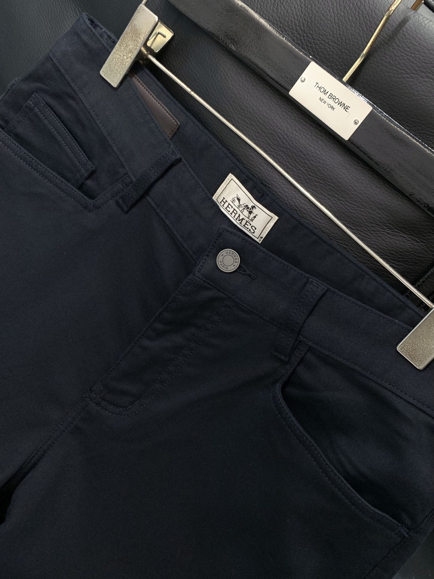 ，Hermès 爱马仕，2025秋季最新品，专柜同步有售，原单狠货，时尚休闲裤，定制进口原版面料，舒适透