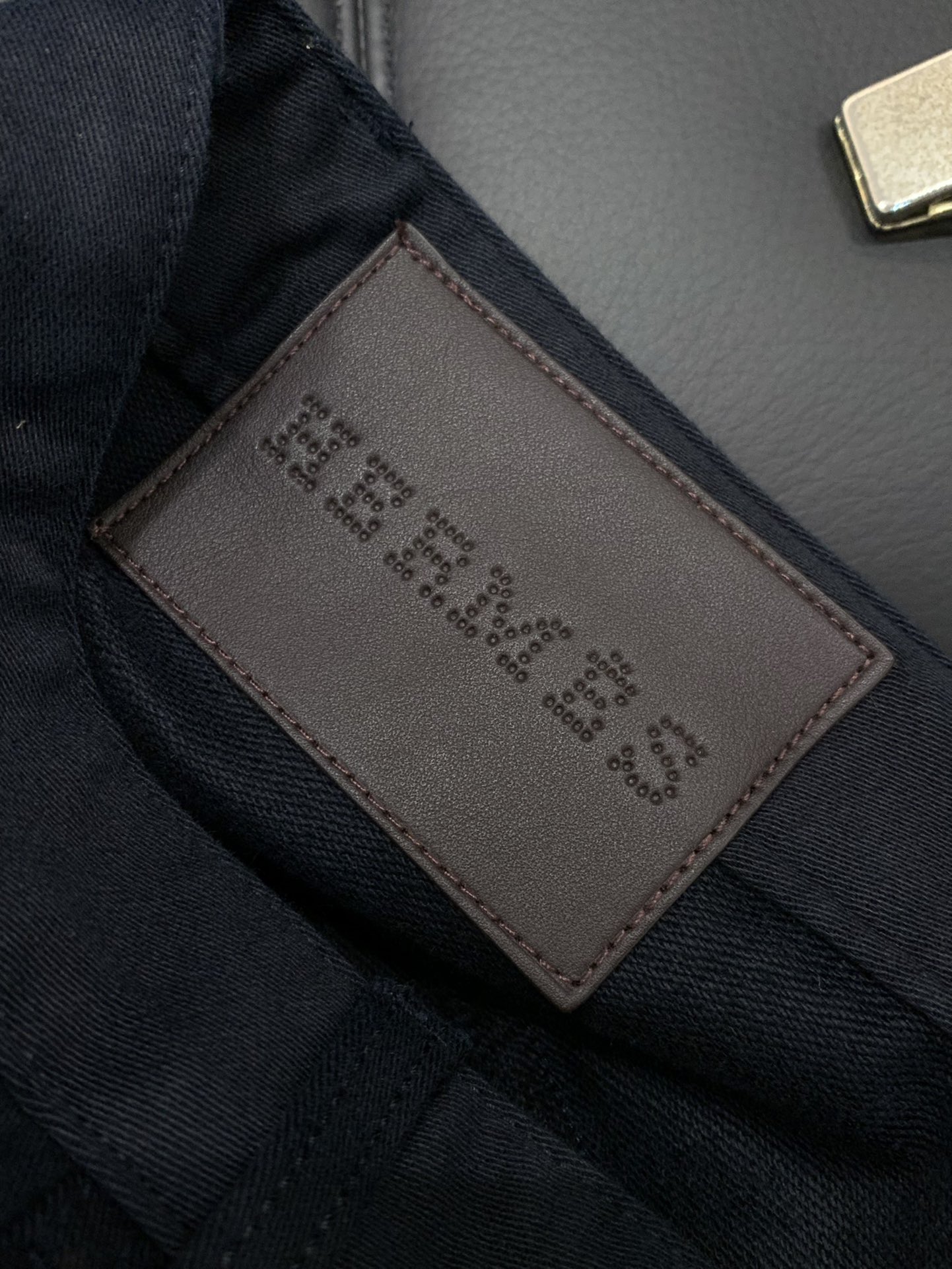 ，Hermès 爱马仕，2025秋季最新品，专柜同步有售，原单狠货，时尚休闲裤，定制进口原版面料，舒适透