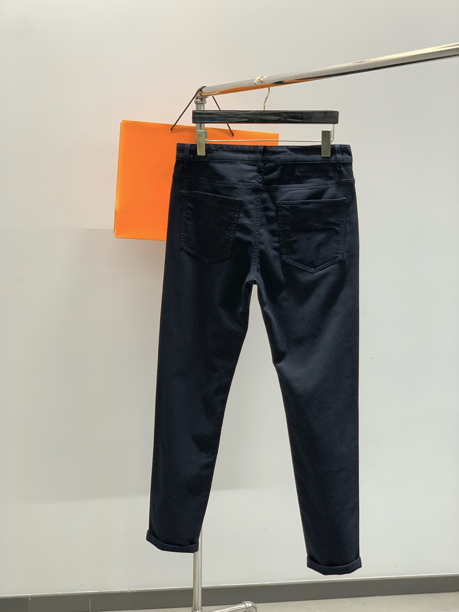 ，Hermès 爱马仕，2025秋季最新品，专柜同步有售，原单狠货，时尚休闲裤，定制进口原版面料，舒适透