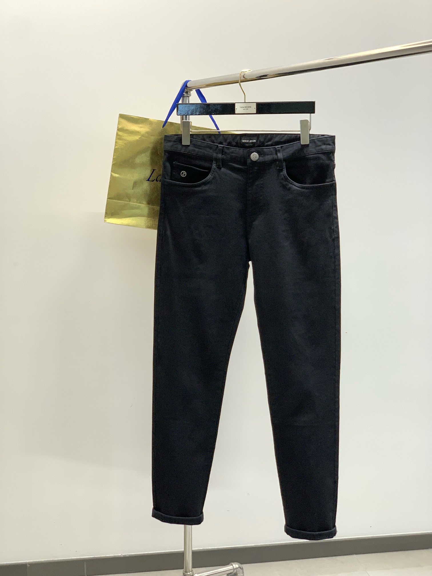 NO:567327,, Armani, the latest autumn products, available at the counter simultaneously, original goods, washed casual jeans, imported original washed stretch fabrics, comfortable and elastic, unique design style, top printing technology letter pattern logo, original hardware accessories, extremely high grade, handsome and stylish upper body, code number 30-38,,armani,jeans,alexander wang19860909,阿玛尼,秋季最新品,专柜同步有售,原单狠货,水洗休闲牛仔裤,进口原版水洗弹力面料,舒适有弹性,独特设计风格,顶级印花工艺字母图案logo,原版五金辅料,档次极高,上身帅气有型,码数30-38,,armani,jeans,alexander wang,Men's clothing