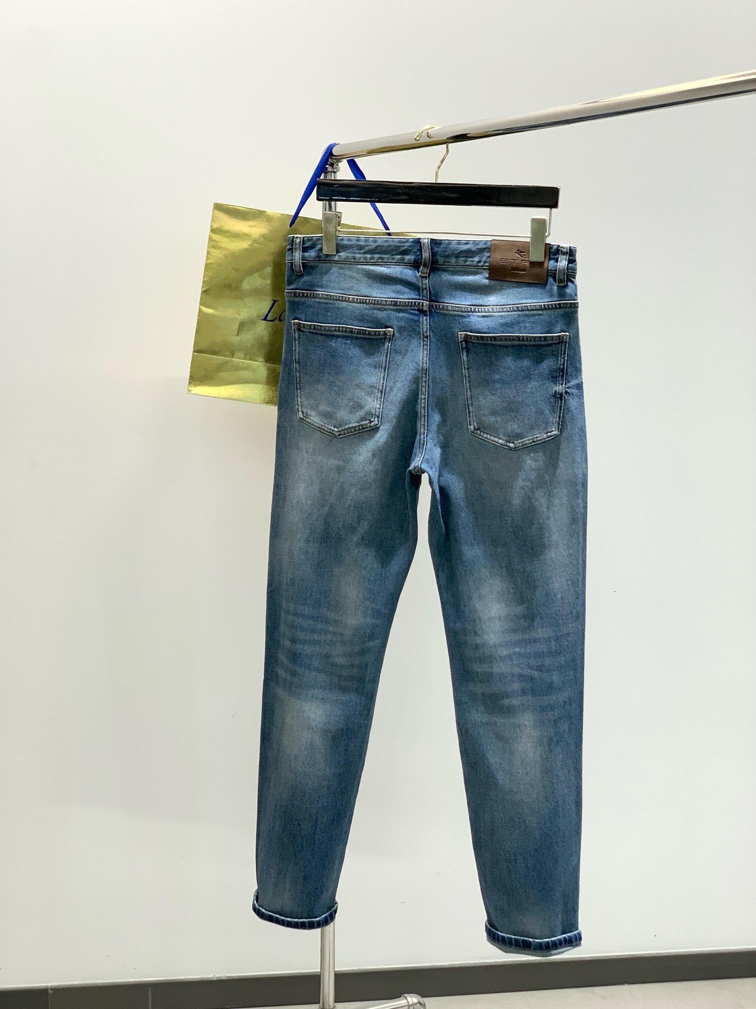 ，ETRO，2025秋季最新款，专柜同步有售，原单狠货，时尚休闲牛仔裤，上身很有特点！吸睛而有亮点，进口