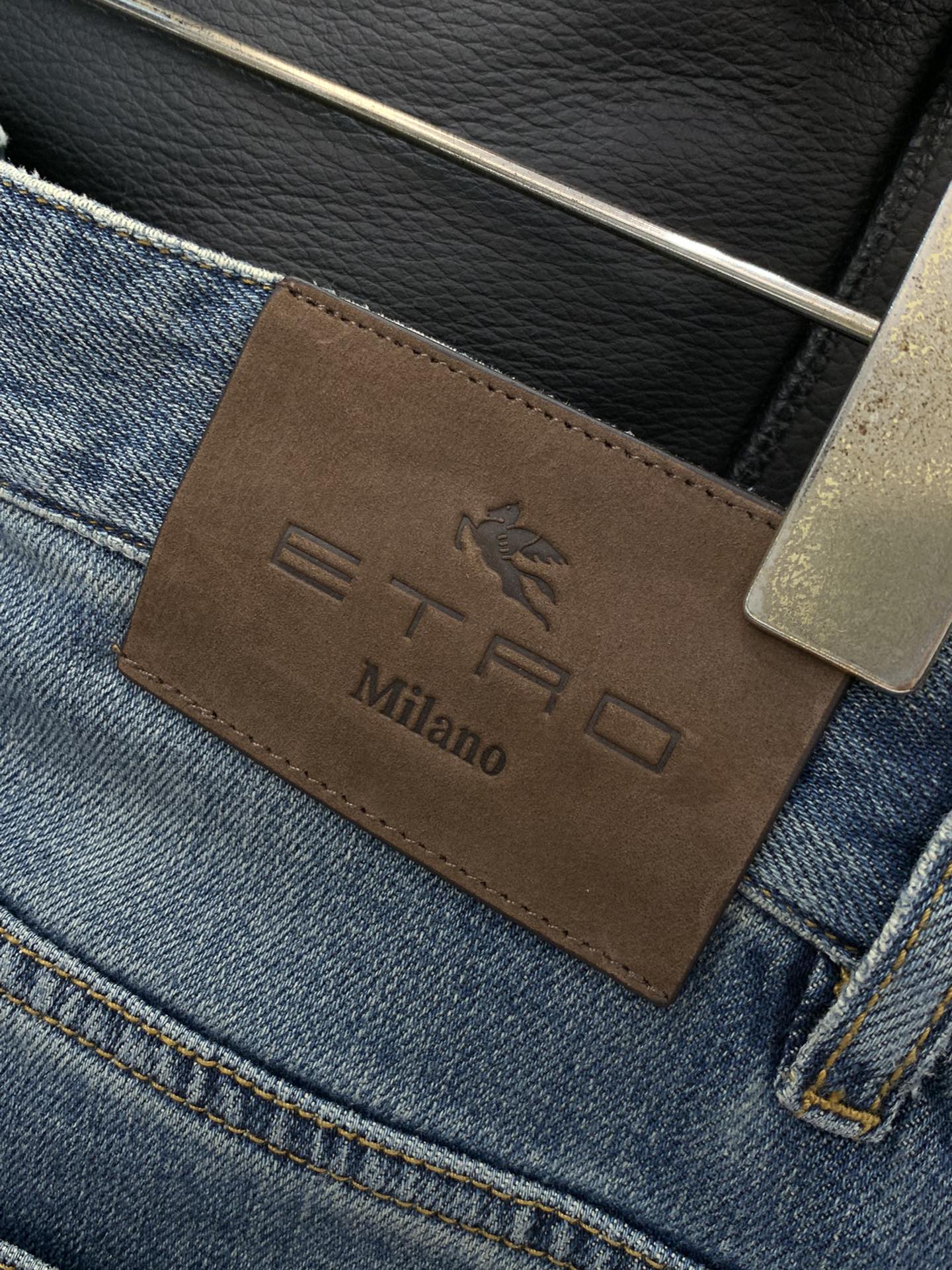 ，ETRO，2025秋季最新款，专柜同步有售，原单狠货，时尚休闲牛仔裤，上身很有特点！吸睛而有亮点，进口