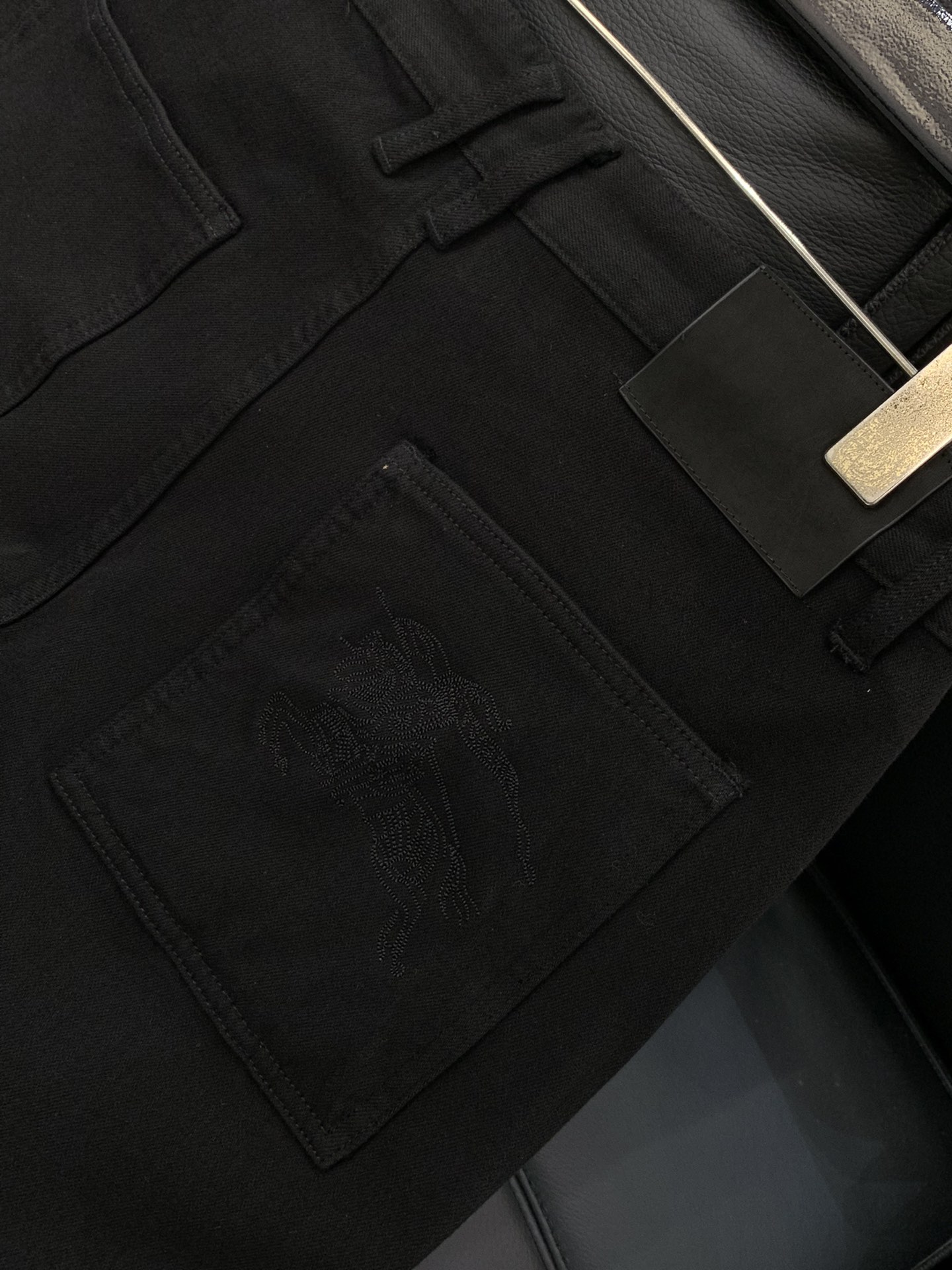 ，Burberry 巴宝莉，2025秋冬最新品，专柜同步有售，原单狠货，时尚休闲➕薄绒牛仔裤，进口原版面