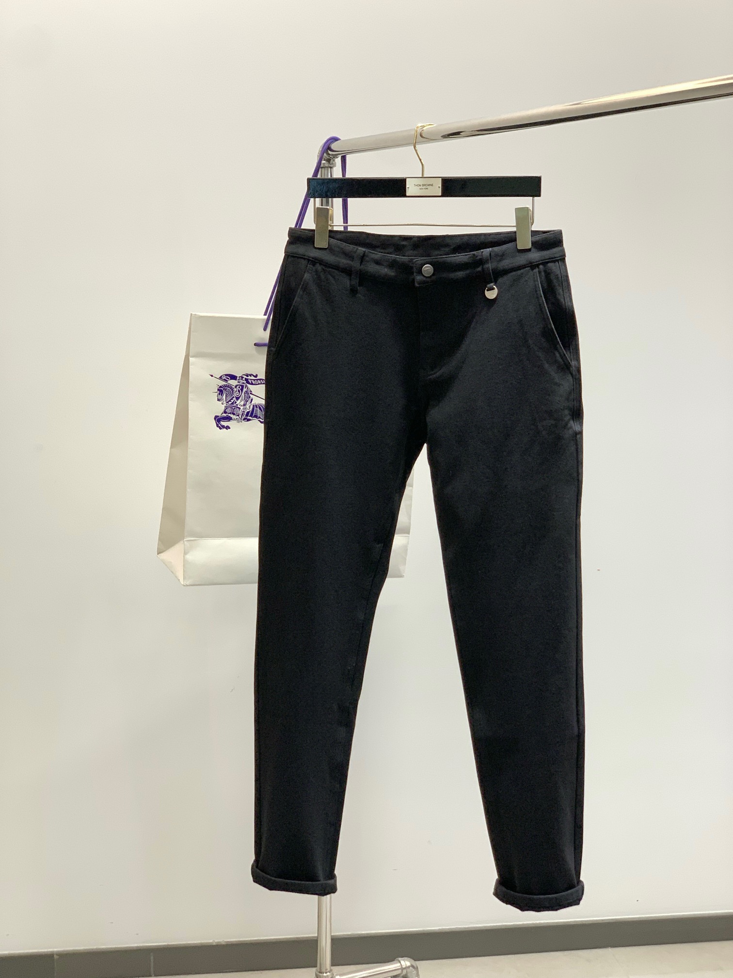 ，Burberry 巴宝莉，2025秋冬最新品，专柜同步有售，原单狠货，时尚休闲➕薄绒牛仔裤，进口原版面