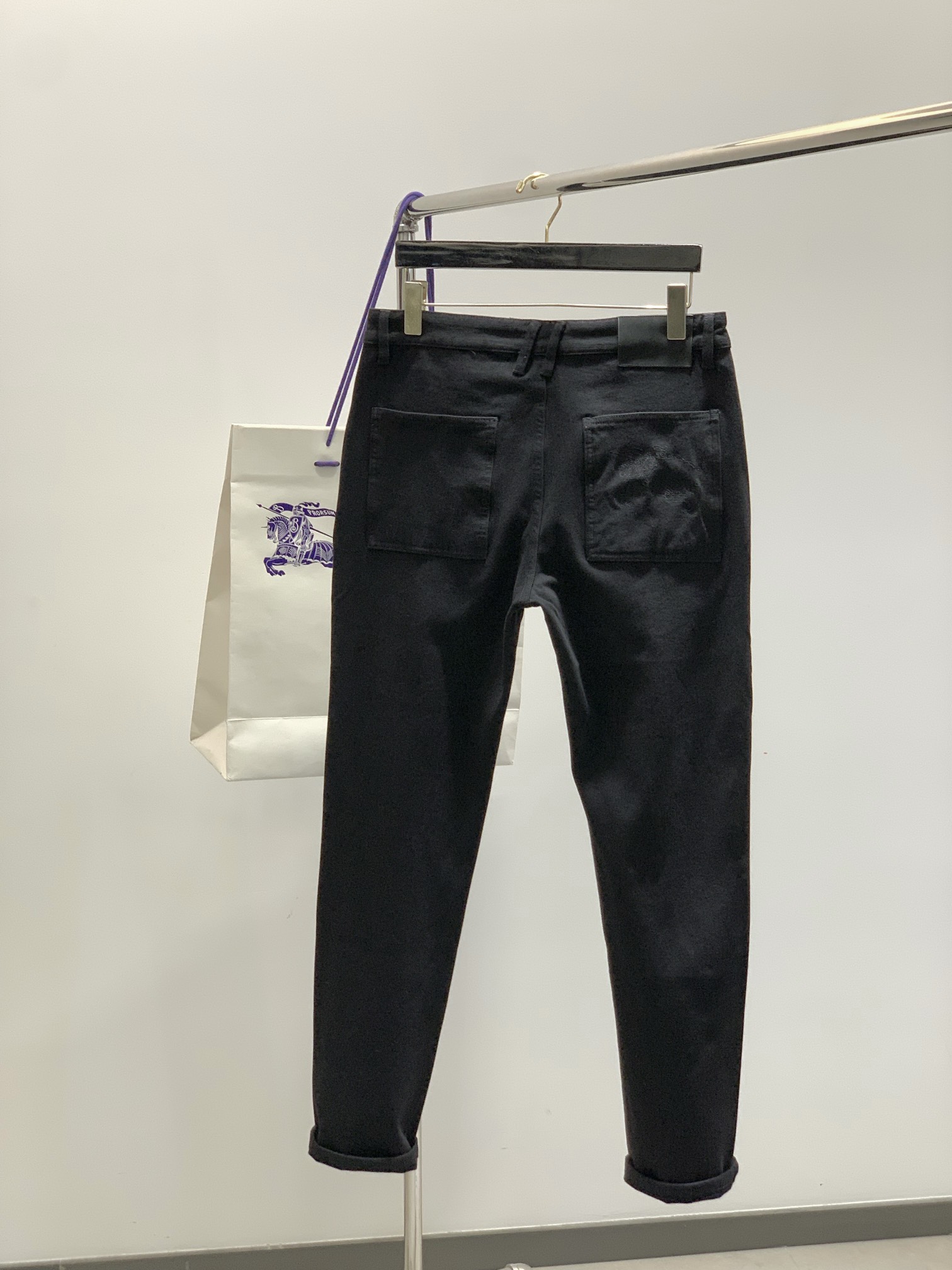 ，Burberry 巴宝莉，2025秋冬最新品，专柜同步有售，原单狠货，时尚休闲➕薄绒牛仔裤，进口原版面