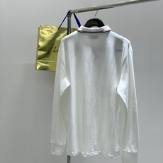 ,miu miu 2025早秋最新品,专柜同步有售,原单狠货,时尚休闲翻领长袖T恤,进口原版面料,上身舒 ,miu miu 2025早秋最新品,专柜同步有售,原单狠货,时尚休闲翻领长袖T恤,进口原版面料,上身舒