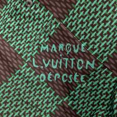 ,LouisVuitton 路易威登,2025夏秋最新款,专柜同步有售,原单狠货,时尚休闲长袖衬衫,上身 ,LouisVuitton 路易威登,2025夏秋最新款,专柜同步有售,原单狠货,时尚休闲长袖衬衫,上身