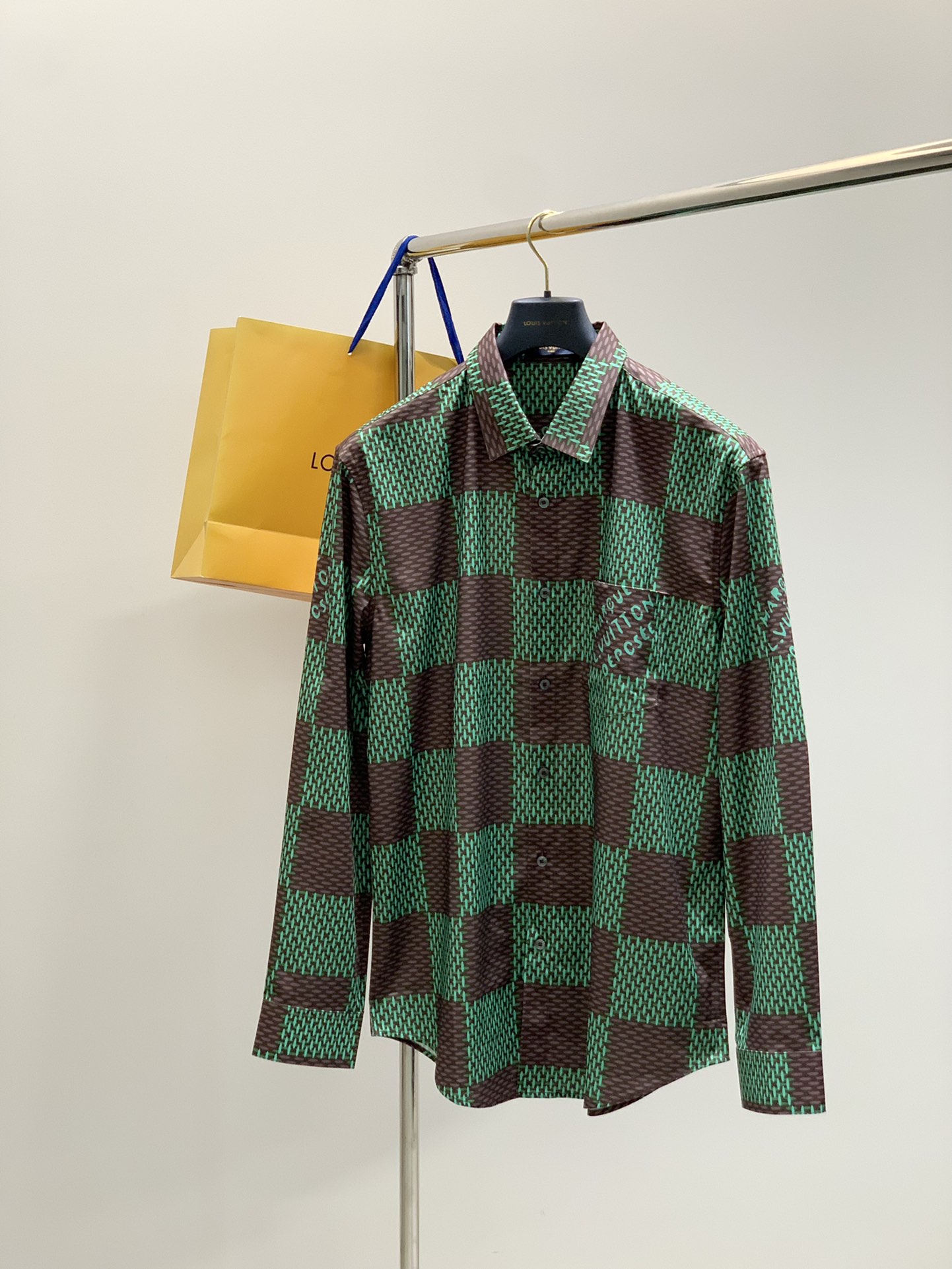，LouisVuitton 路易威登，2025夏秋最新款，专柜同步有售，原单狠货，时尚休闲长袖衬衫，上身