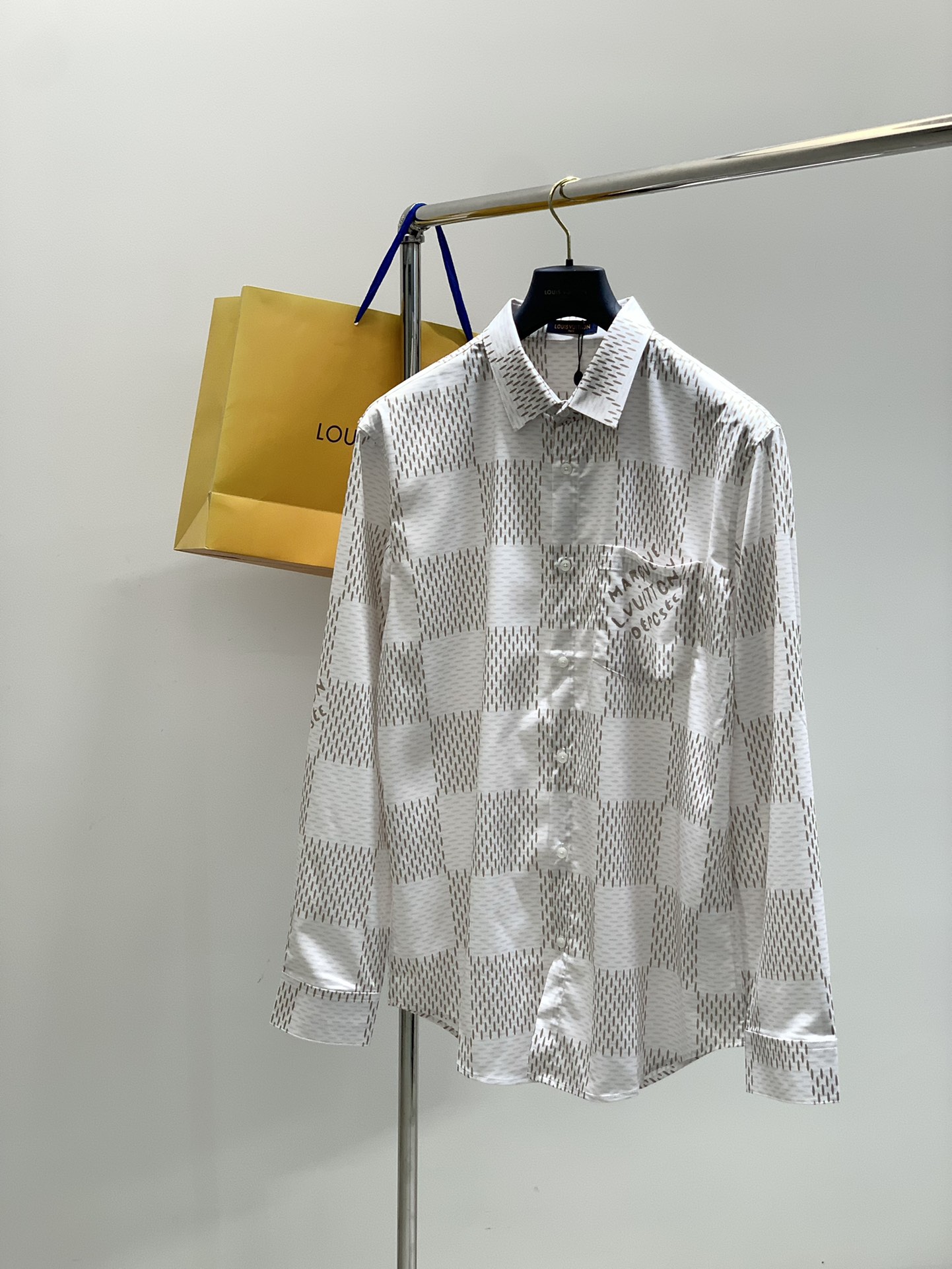 ，LouisVuitton 路易威登，2025夏秋最新款，专柜同步有售，原单狠货，时尚休闲长袖衬衫，上身