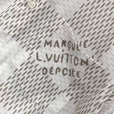 ,LouisVuitton 路易威登,2025夏秋最新款,专柜同步有售,原单狠货,时尚休闲长袖衬衫,上身 ,LouisVuitton 路易威登,2025夏秋最新款,专柜同步有售,原单狠货,时尚休闲长袖衬衫,上身