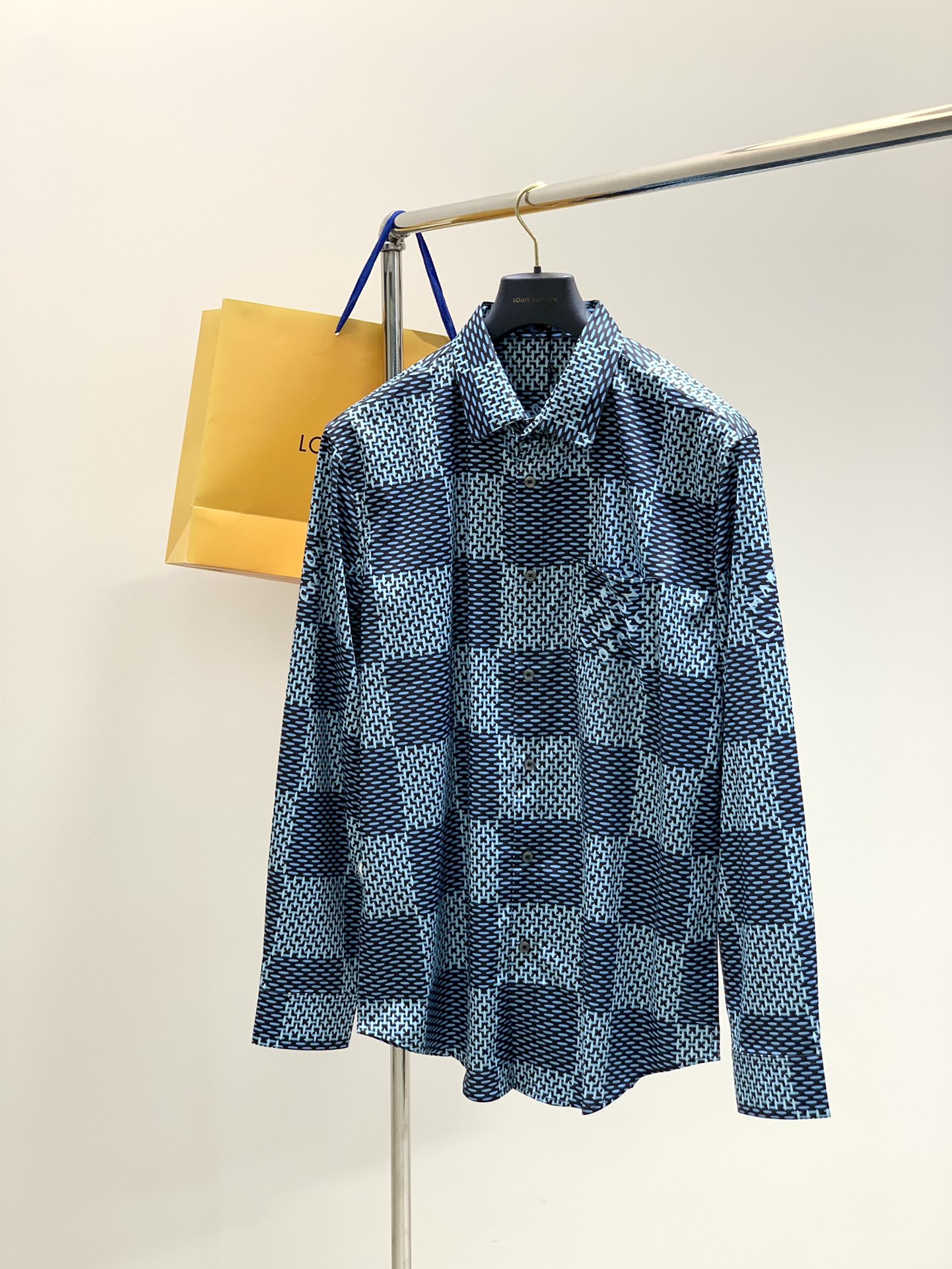 ，LouisVuitton 路易威登，2025夏秋最新款，专柜同步有售，原单狠货，时尚休闲长袖衬衫，上身