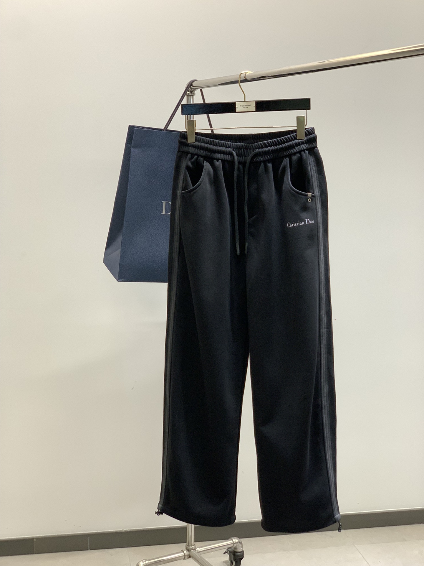 ，Dior 迪奥， 2025秋季新品，专柜同步有售，简约时尚休闲裤，原版进口面料，舒适透气，顶级印花工艺