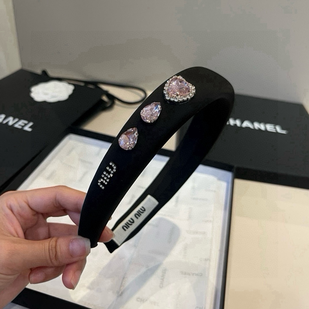 🆕

miumiu缪缪新款发箍