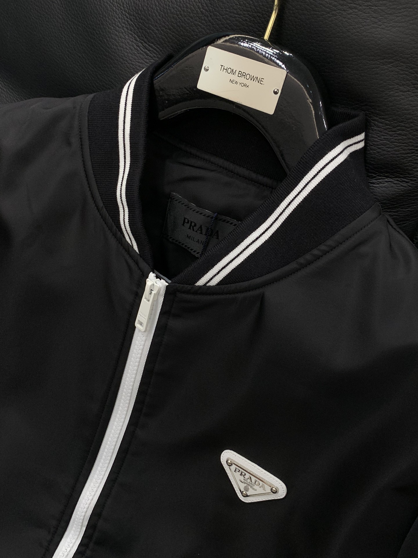 ，PRADA 普拉达，2025秋季最新品，专柜同步有售，时尚休闲夹克外套，进口原版面料，做工极为复杂，唯