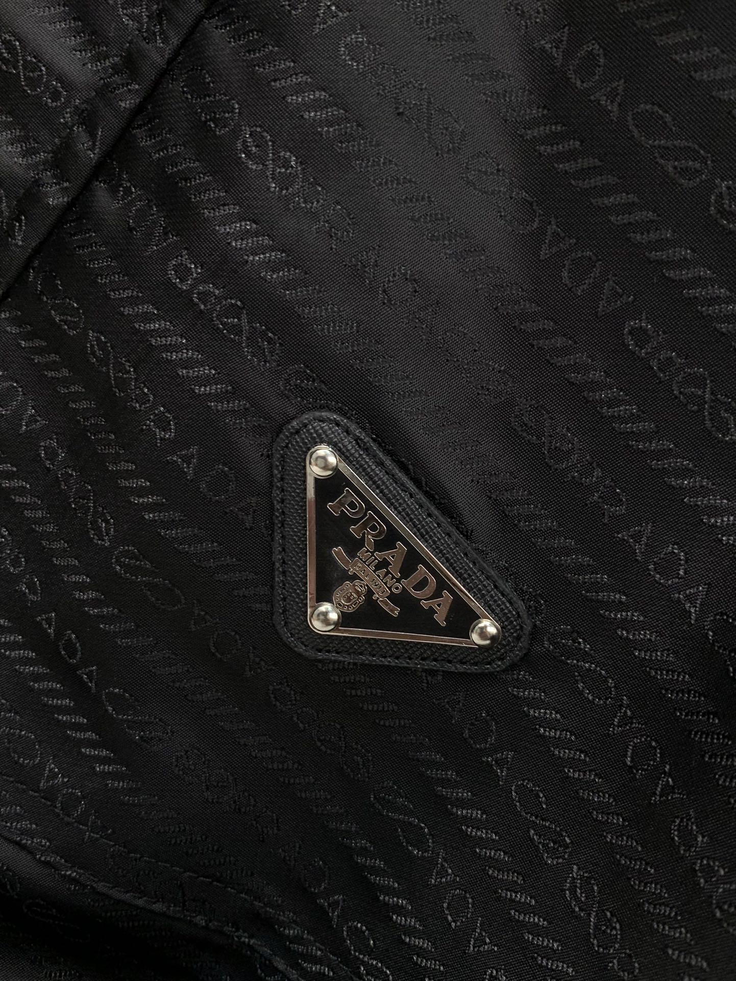 ，PRADA 普拉达，2025秋季最新品，专柜同步有售，时尚休闲夹克外套，进口原版面料，做工极为复杂，唯