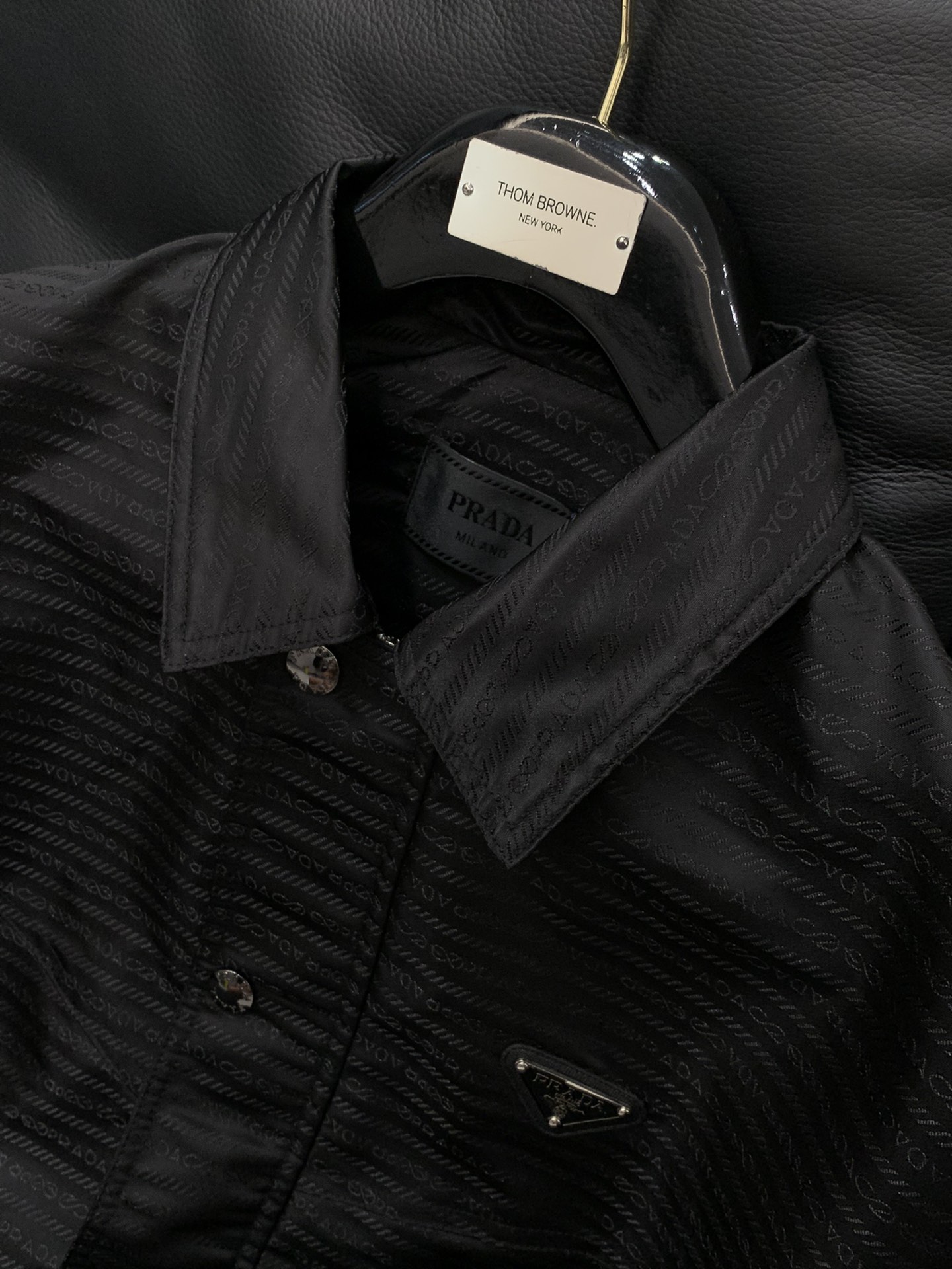 ，PRADA 普拉达，2025秋季最新品，专柜同步有售，时尚休闲夹克外套，进口原版面料，做工极为复杂，唯