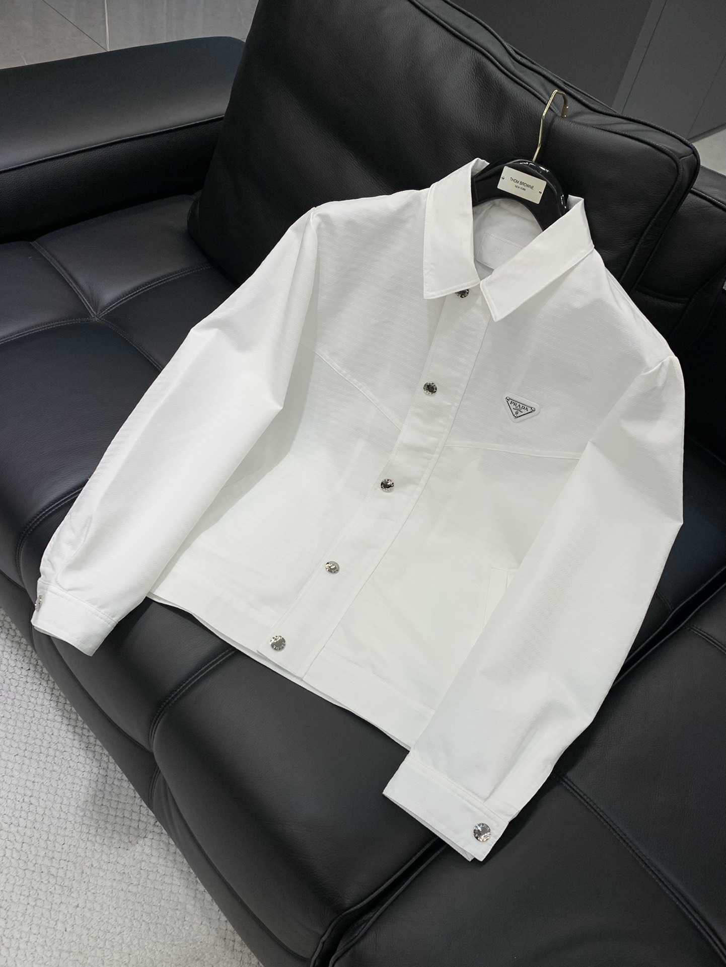 ，PRADA 普拉达，2025秋季最新品，专柜同步有售，时尚休闲夹克外套，进口原版面料，做工极为复杂，唯