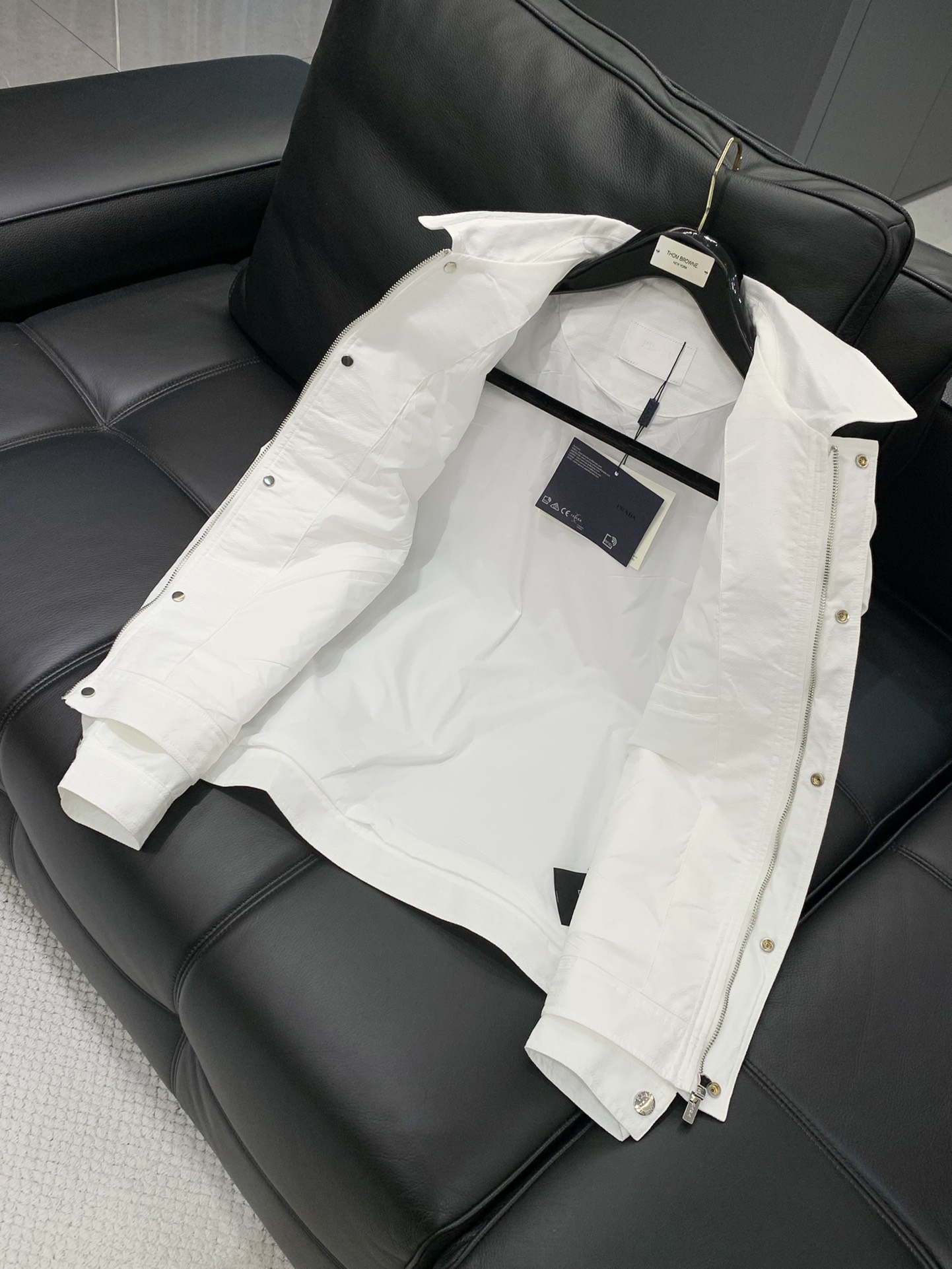 ，PRADA 普拉达，2025秋季最新品，专柜同步有售，时尚休闲夹克外套，进口原版面料，做工极为复杂，唯