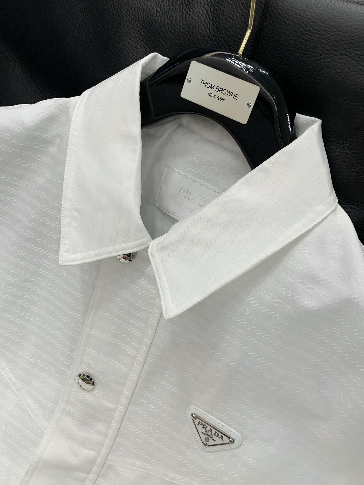 ，PRADA 普拉达，2025秋季最新品，专柜同步有售，时尚休闲夹克外套，进口原版面料，做工极为复杂，唯
