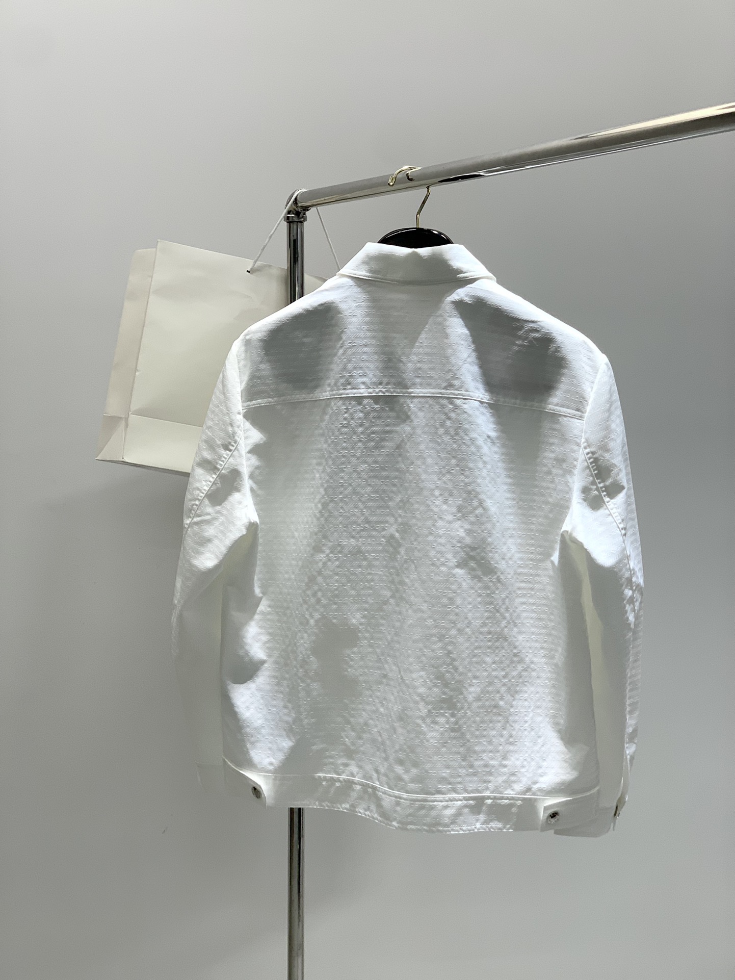 ，PRADA 普拉达，2025秋季最新品，专柜同步有售，时尚休闲夹克外套，进口原版面料，做工极为复杂，唯
