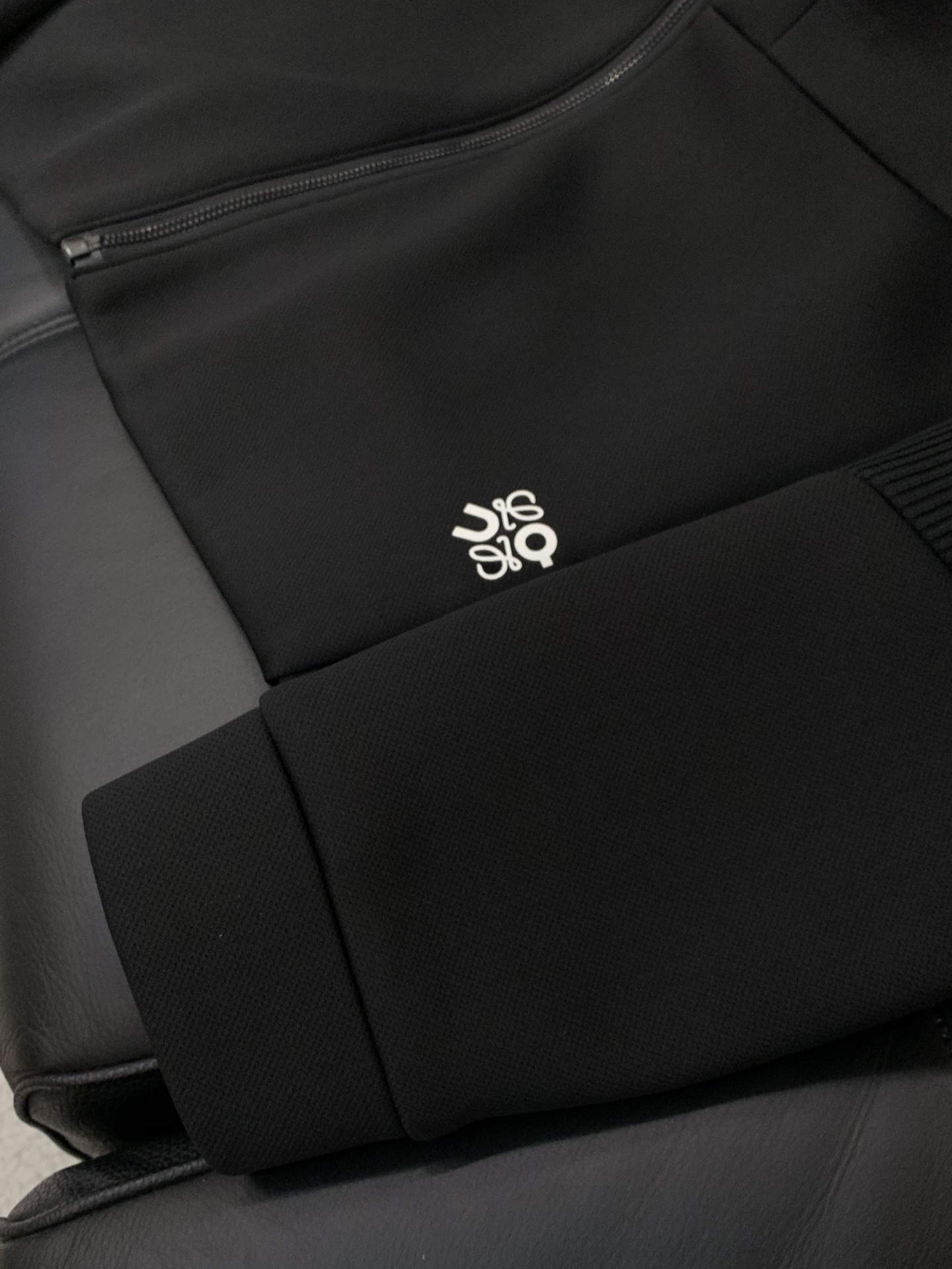 ，Loewe 罗意威，2025秋季最新款，专柜同步有售，原单狠货，时尚休闲连帽，上身很有特点！吸睛而有亮